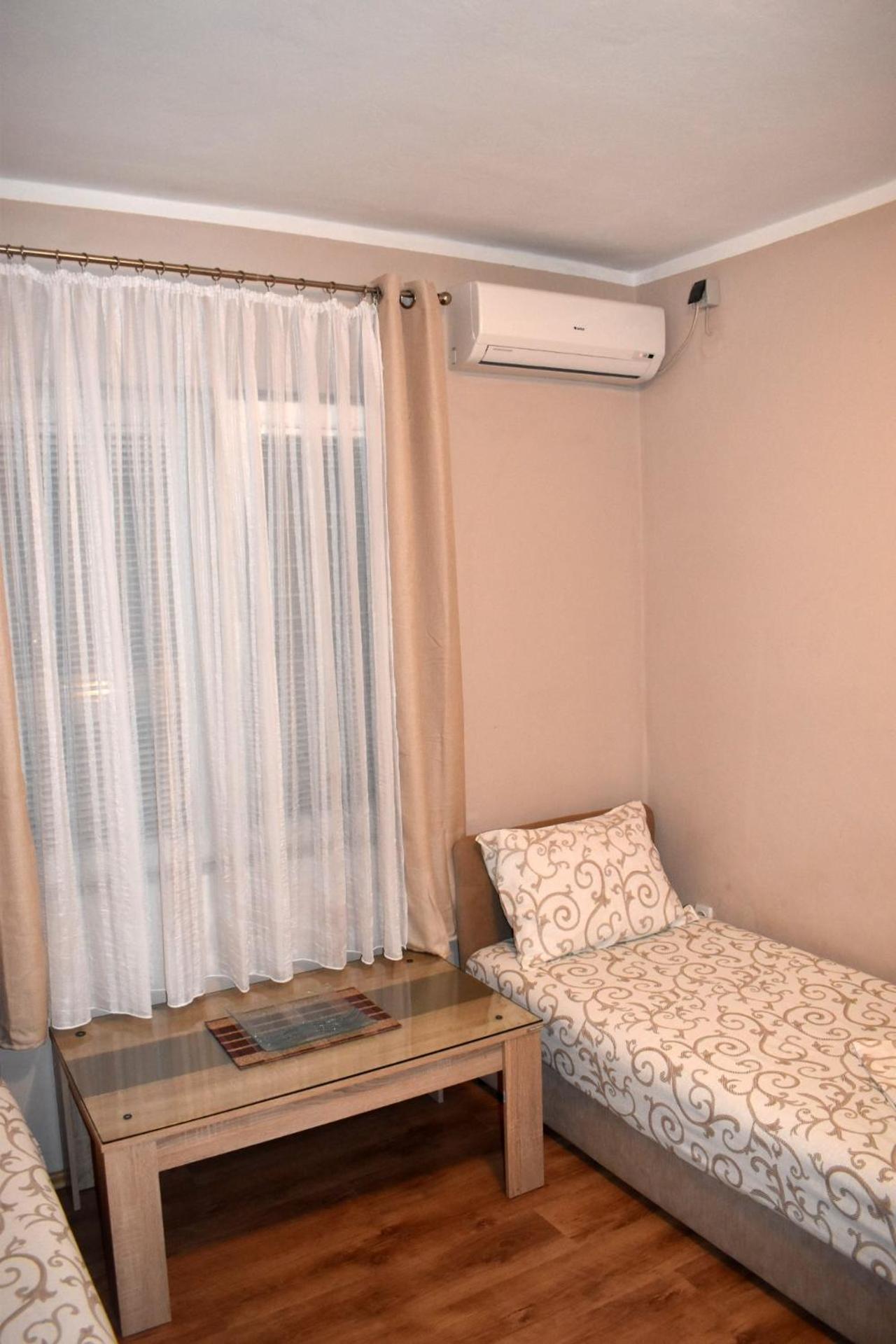Triple Room with Shared Bathroom photo 2