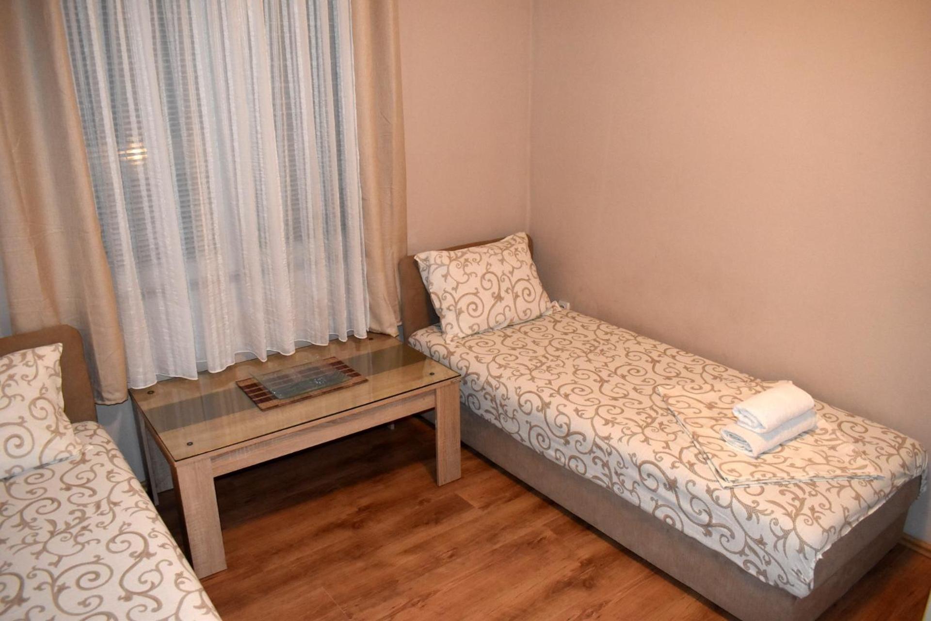 Triple Room with Shared Bathroom photo 3