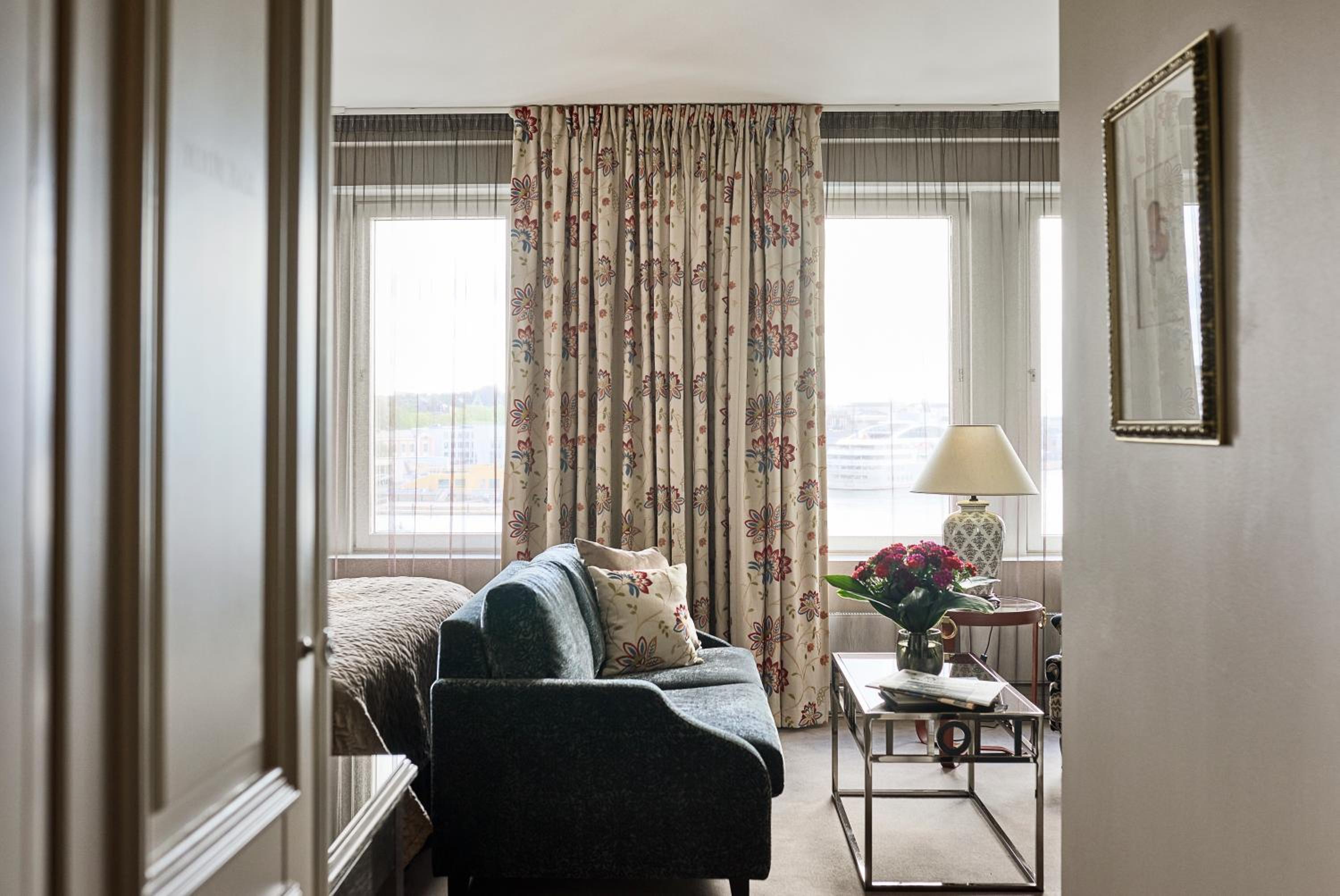 Grand Deluxe Harbor View Room - Photo 5