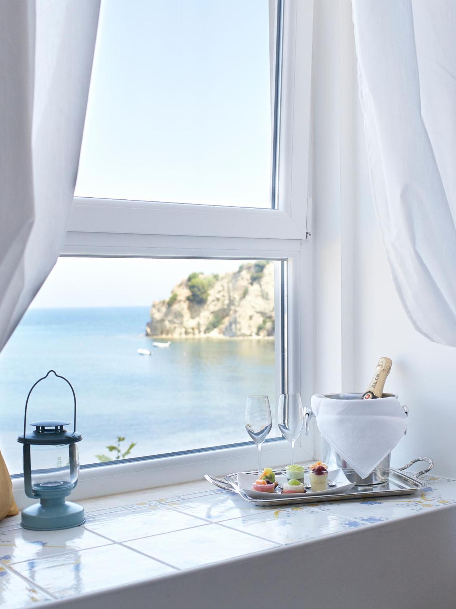 Superior Double or Twin Room with Sea View - Photo 1