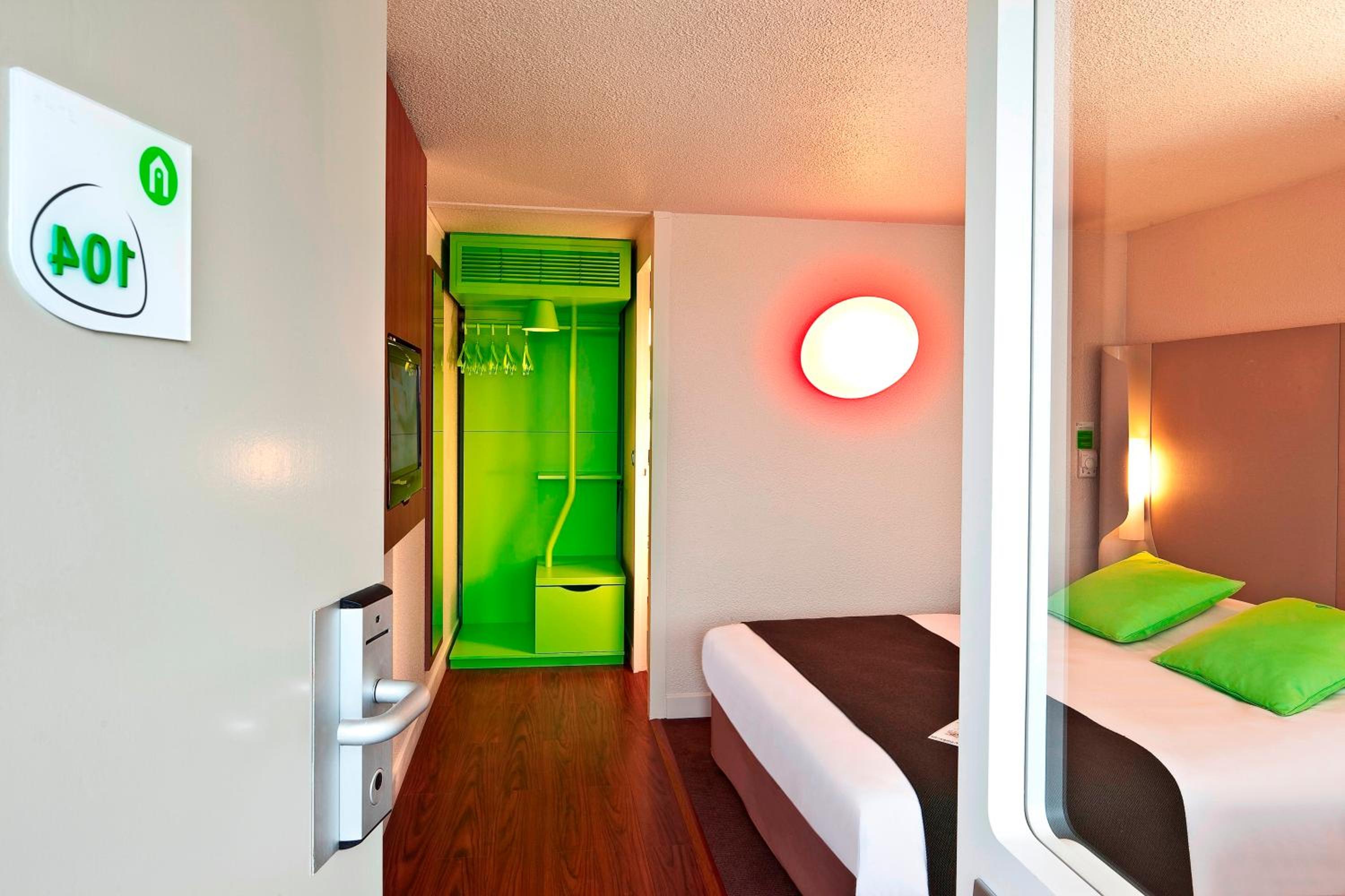 Standard Double Room - Photo 10