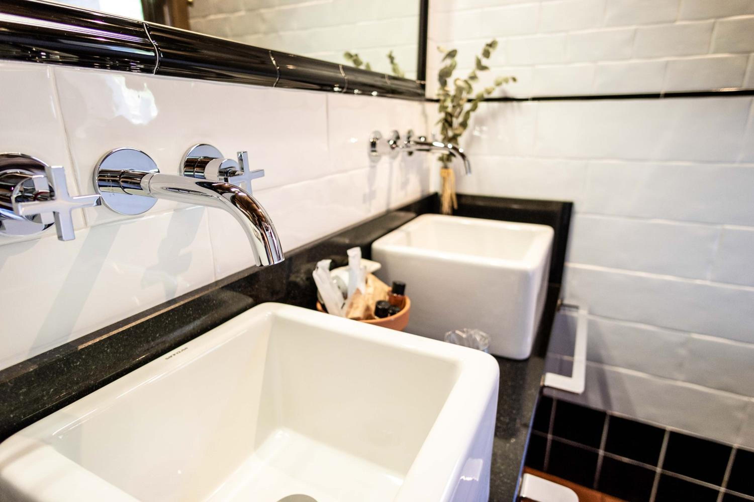 Deluxe Suite with Spa Bath photo 2