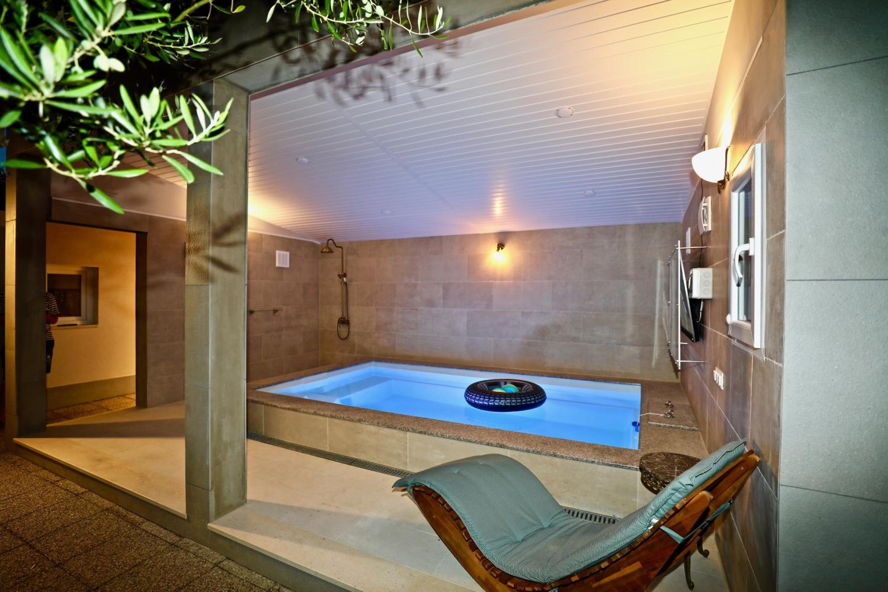 Two-Bedroom House - Photo 32