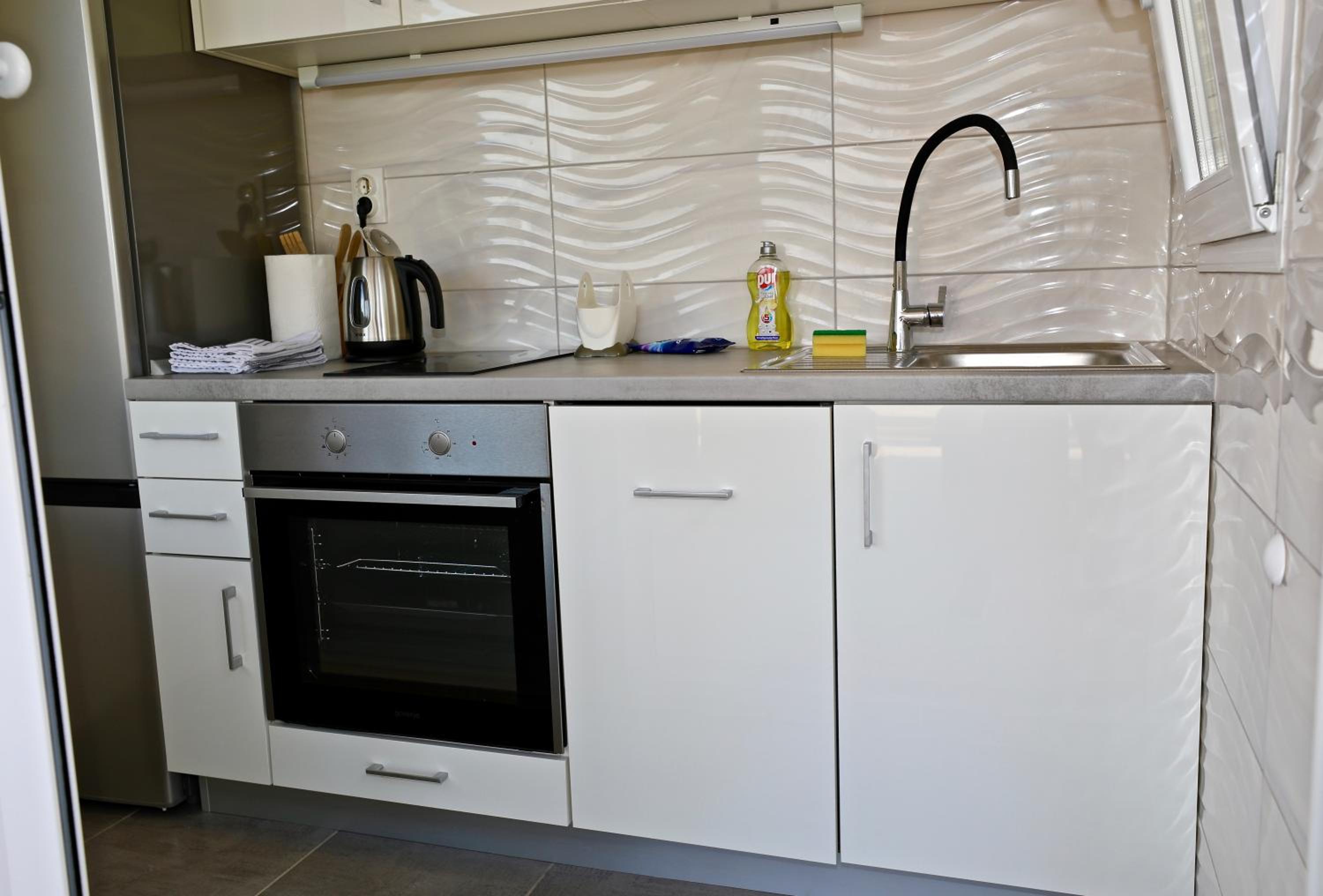 Two-Bedroom House - Photo 11
