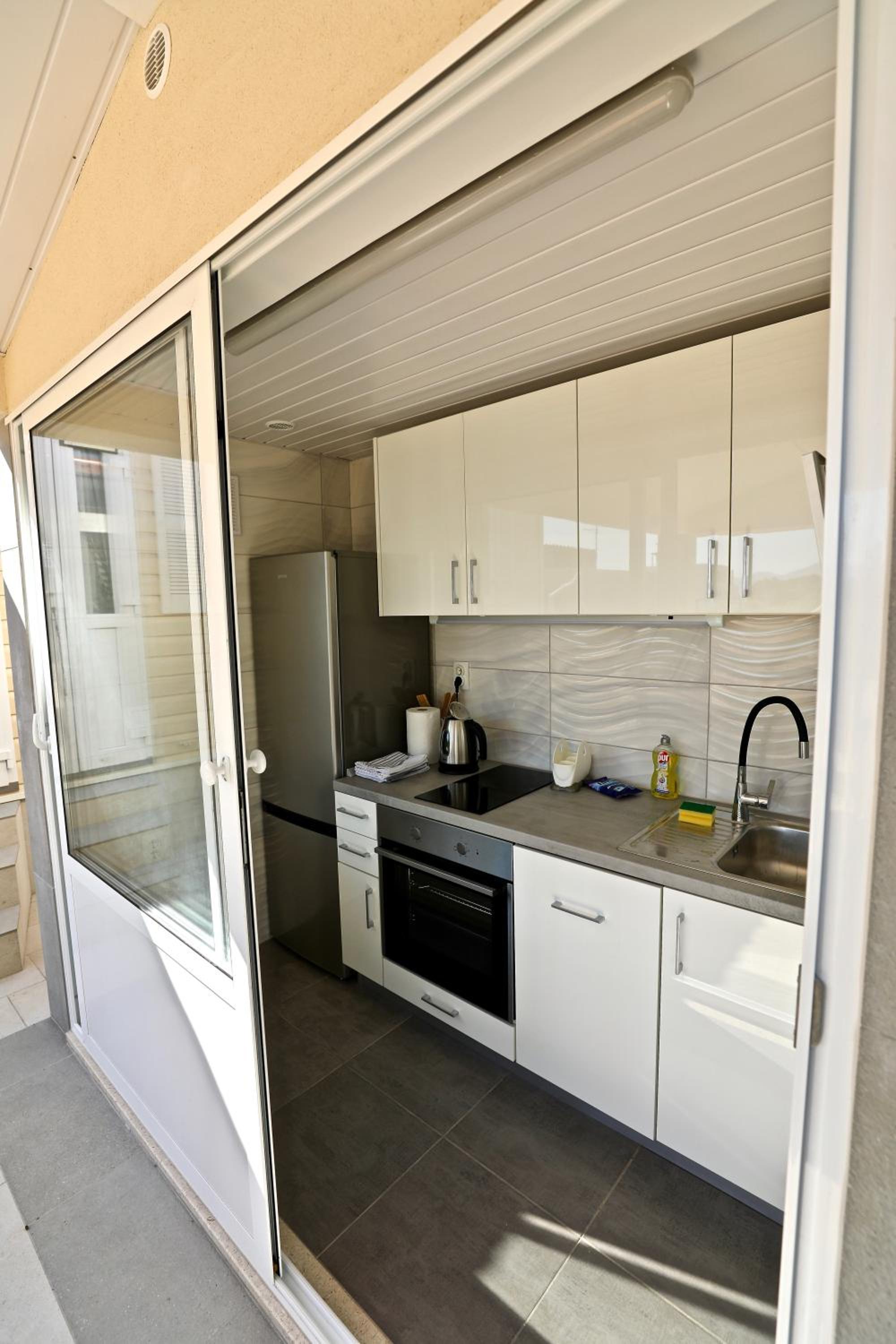 Two-Bedroom House - Photo 7