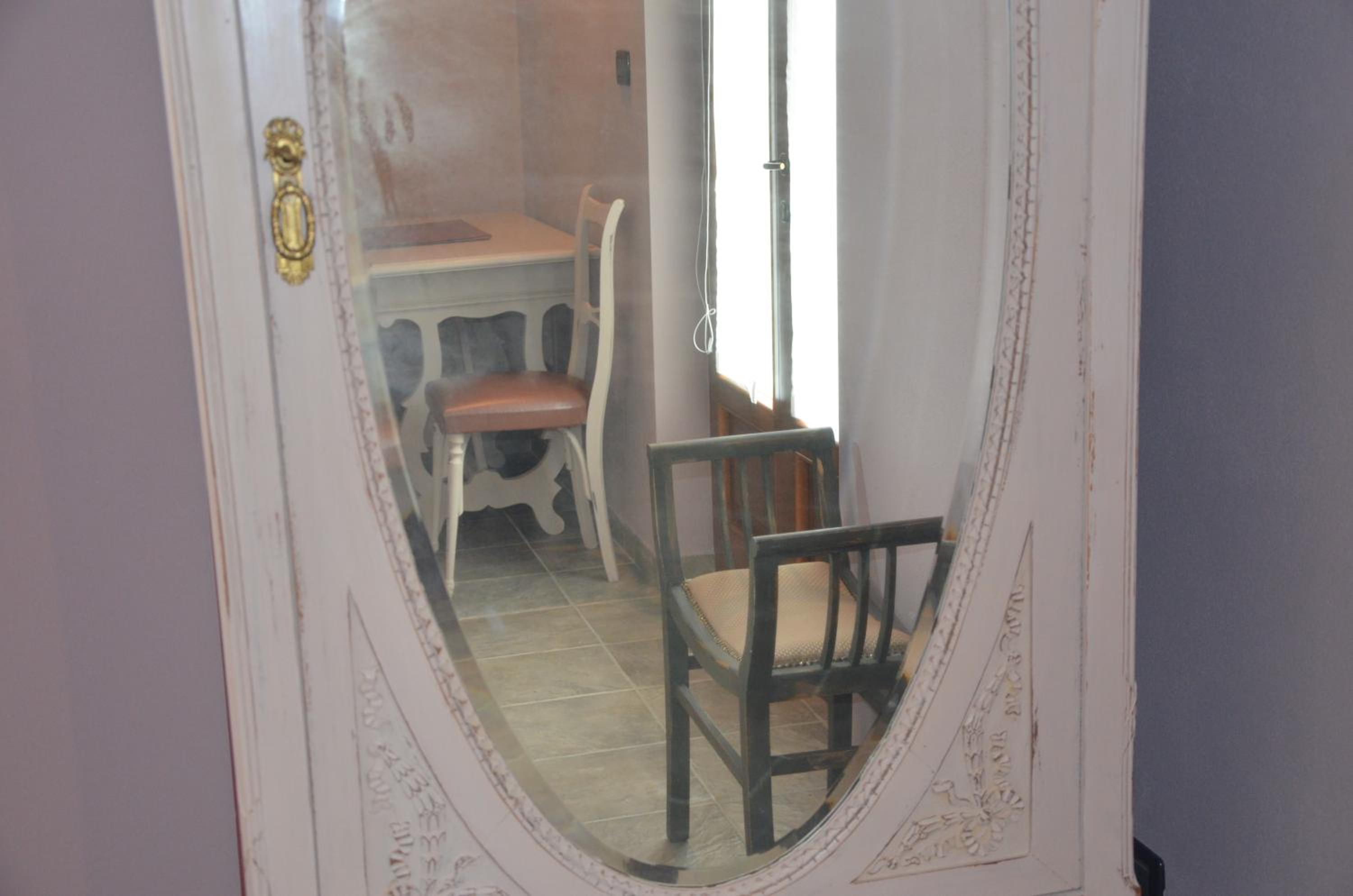 Twin Room with Private Bathroom - Photo 9