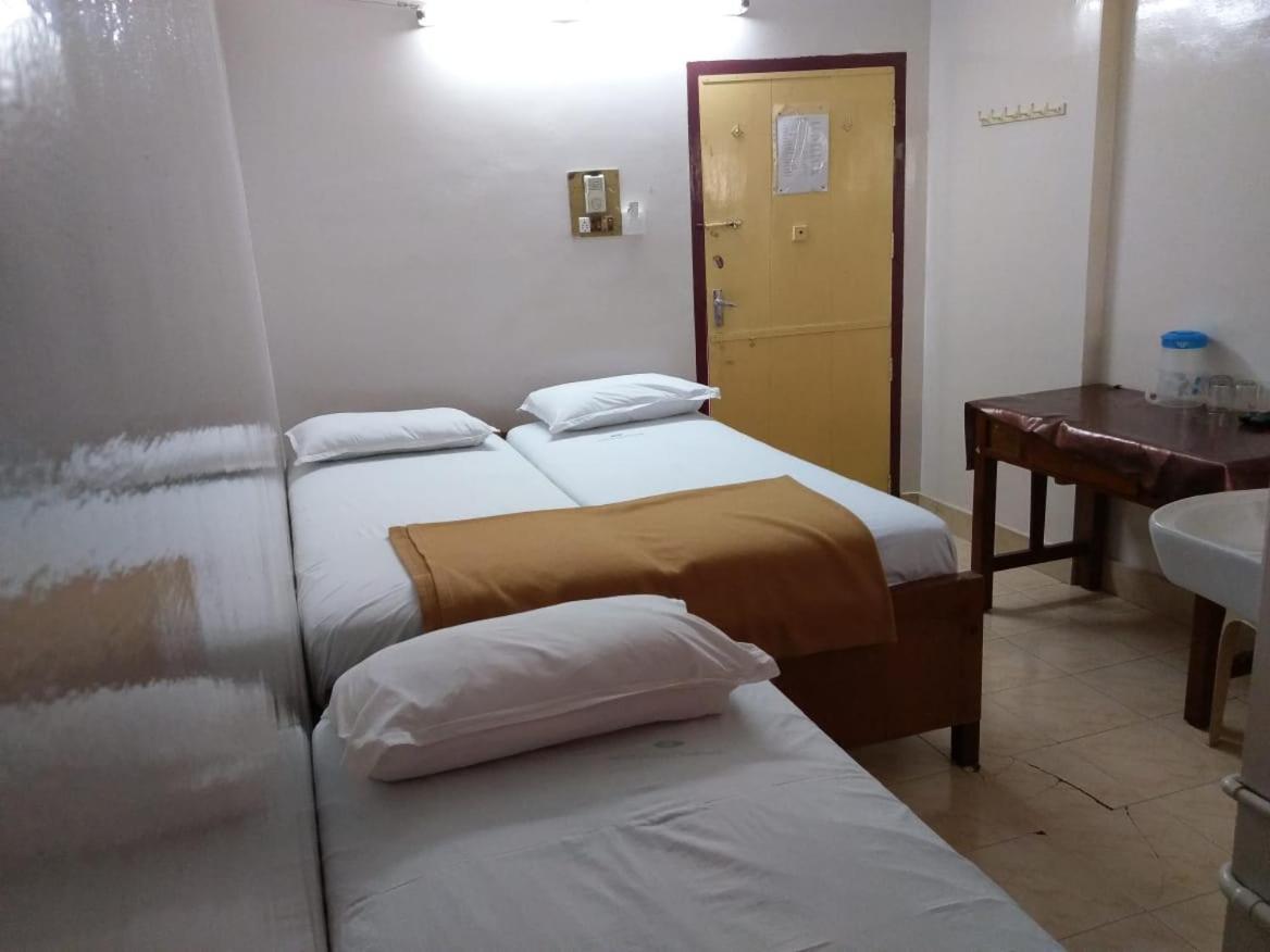 Deluxe Room (2 Adults + 1 Child) photo 3