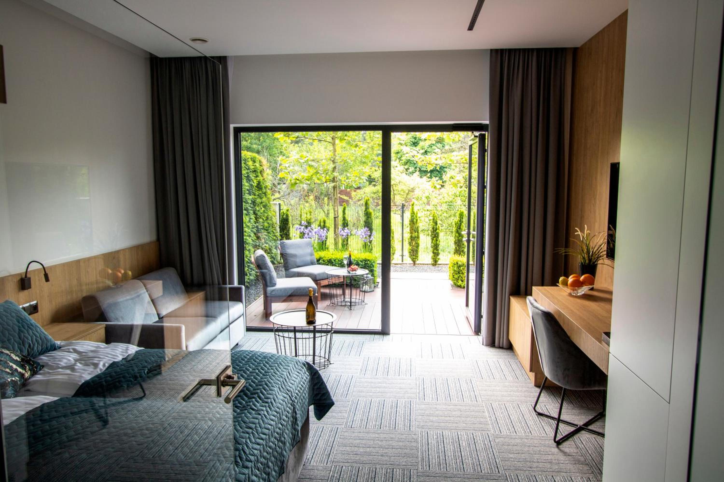 Apartment with Terrace - Photo 16