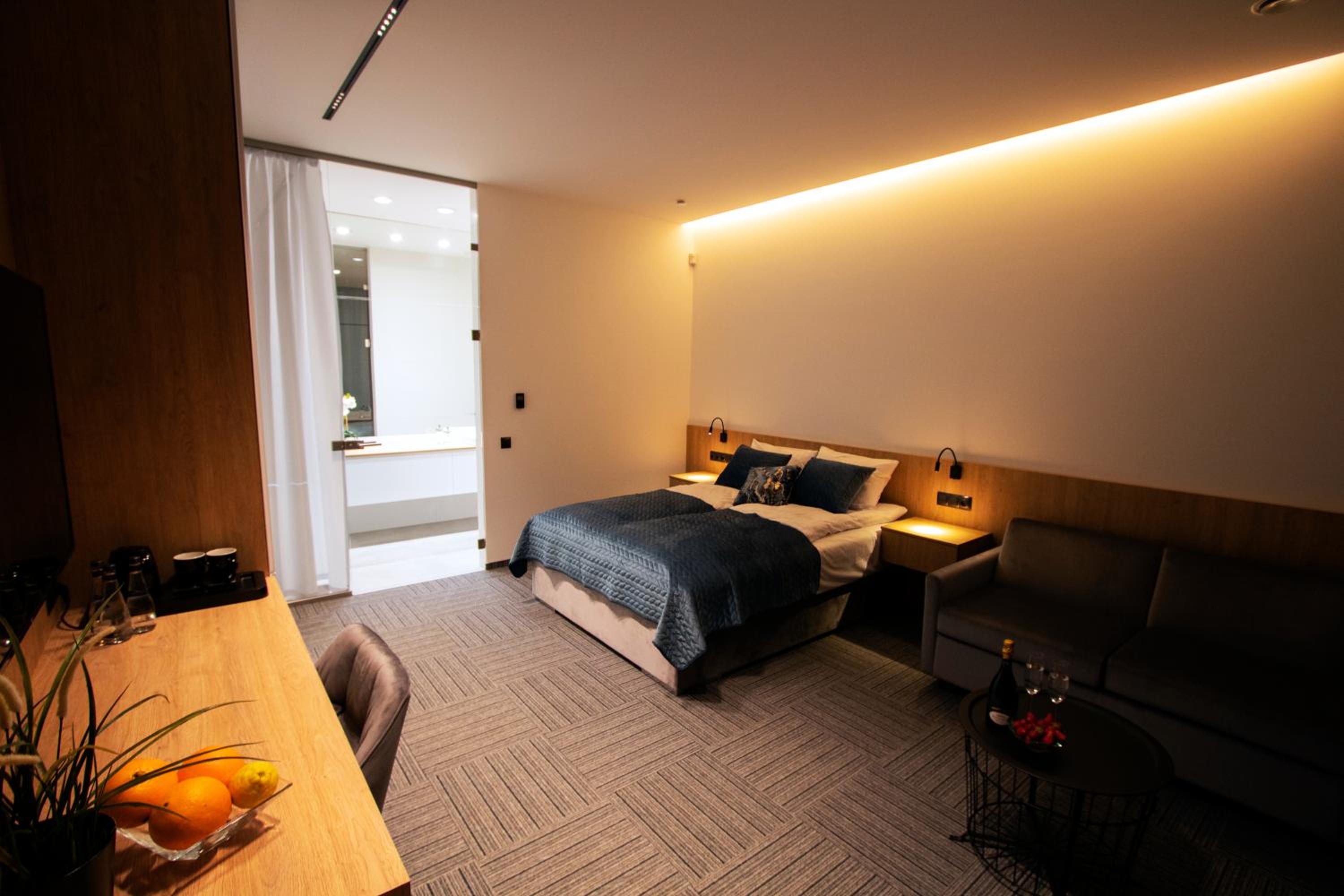 Apartment with Terrace - Photo 8