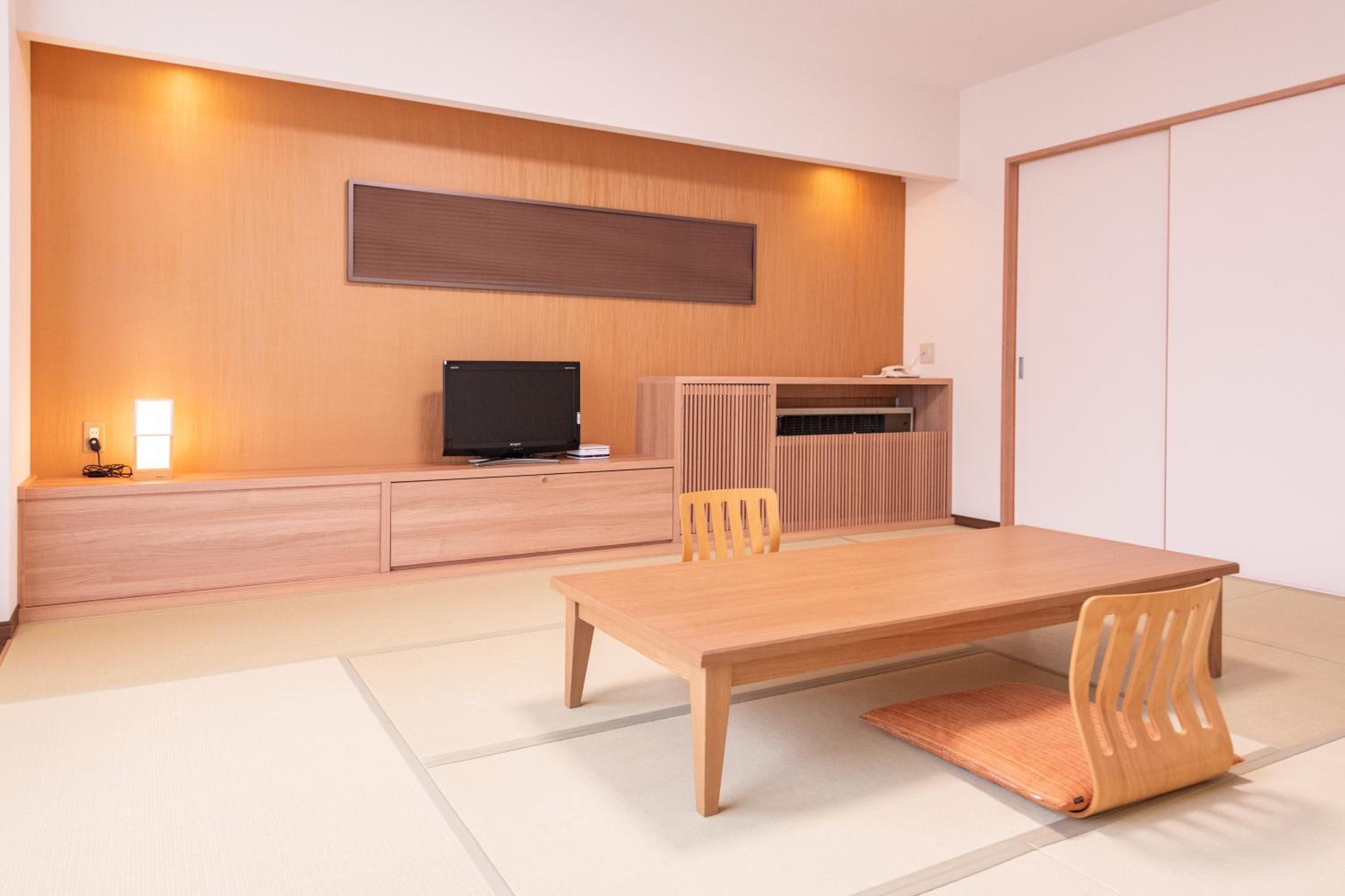 Modern Japanese-style Room Ski Slope View - Photo 17