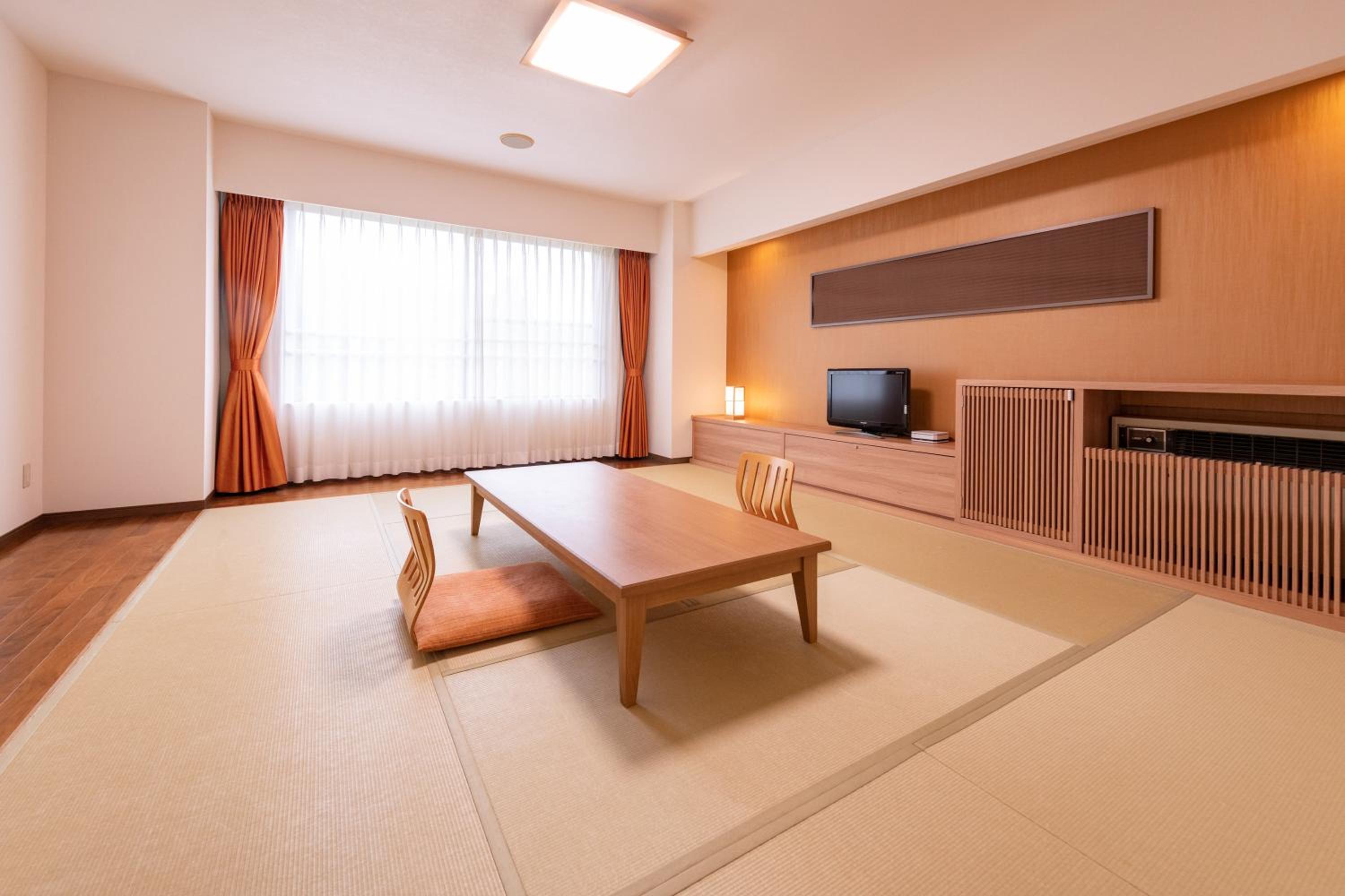 Modern Japanese-style Room Ski Slope View - Photo 16