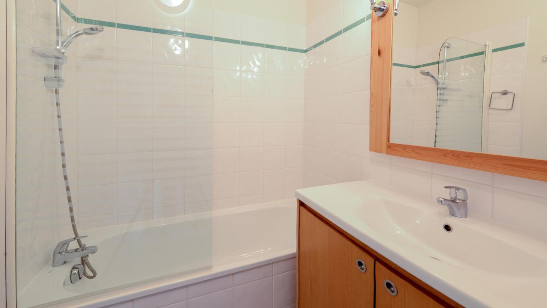 One-Bedroom Apartment (4 Adults) - Photo 10