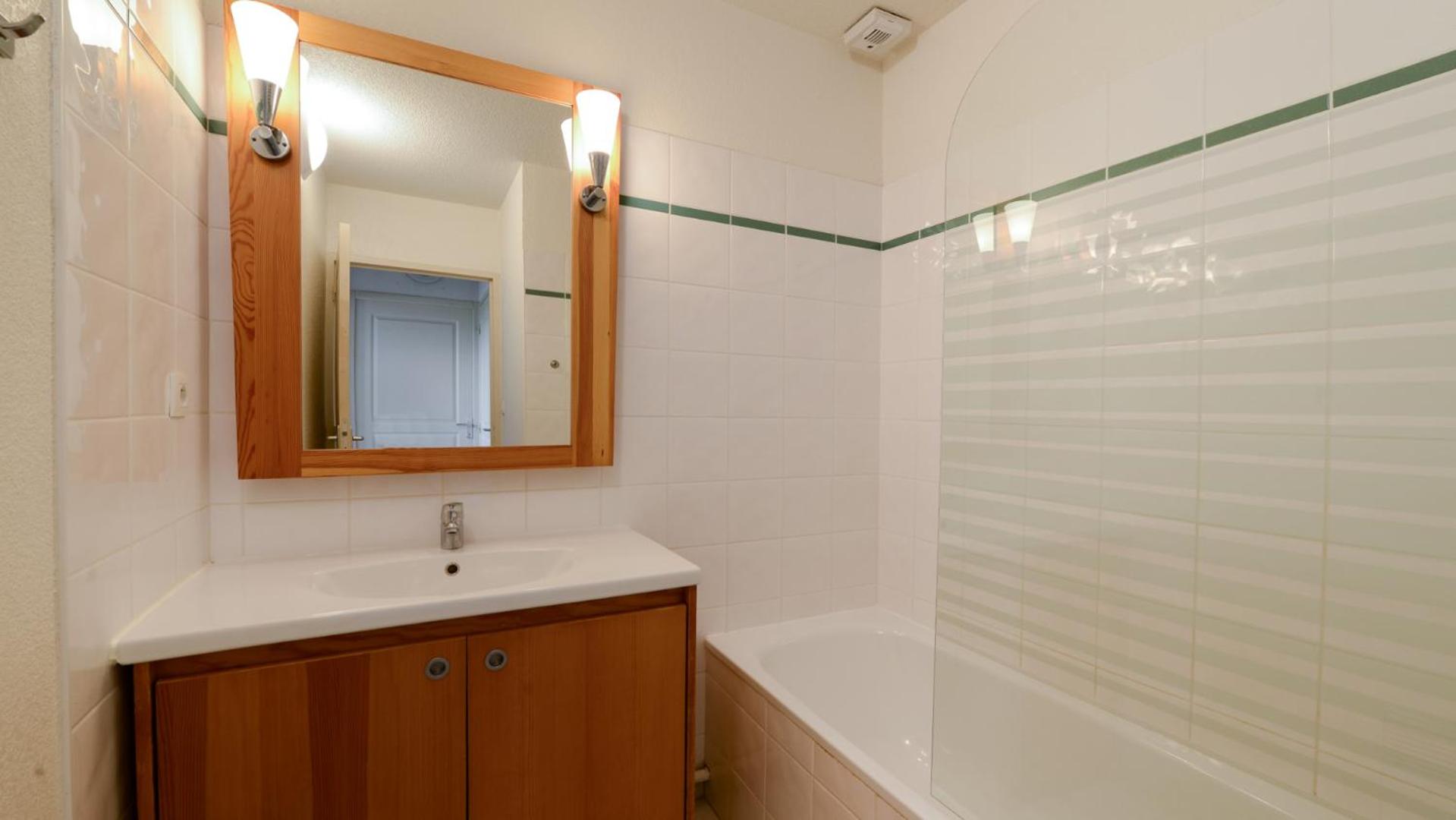 Two-Bedroom Apartment (6 Adults) photo 3