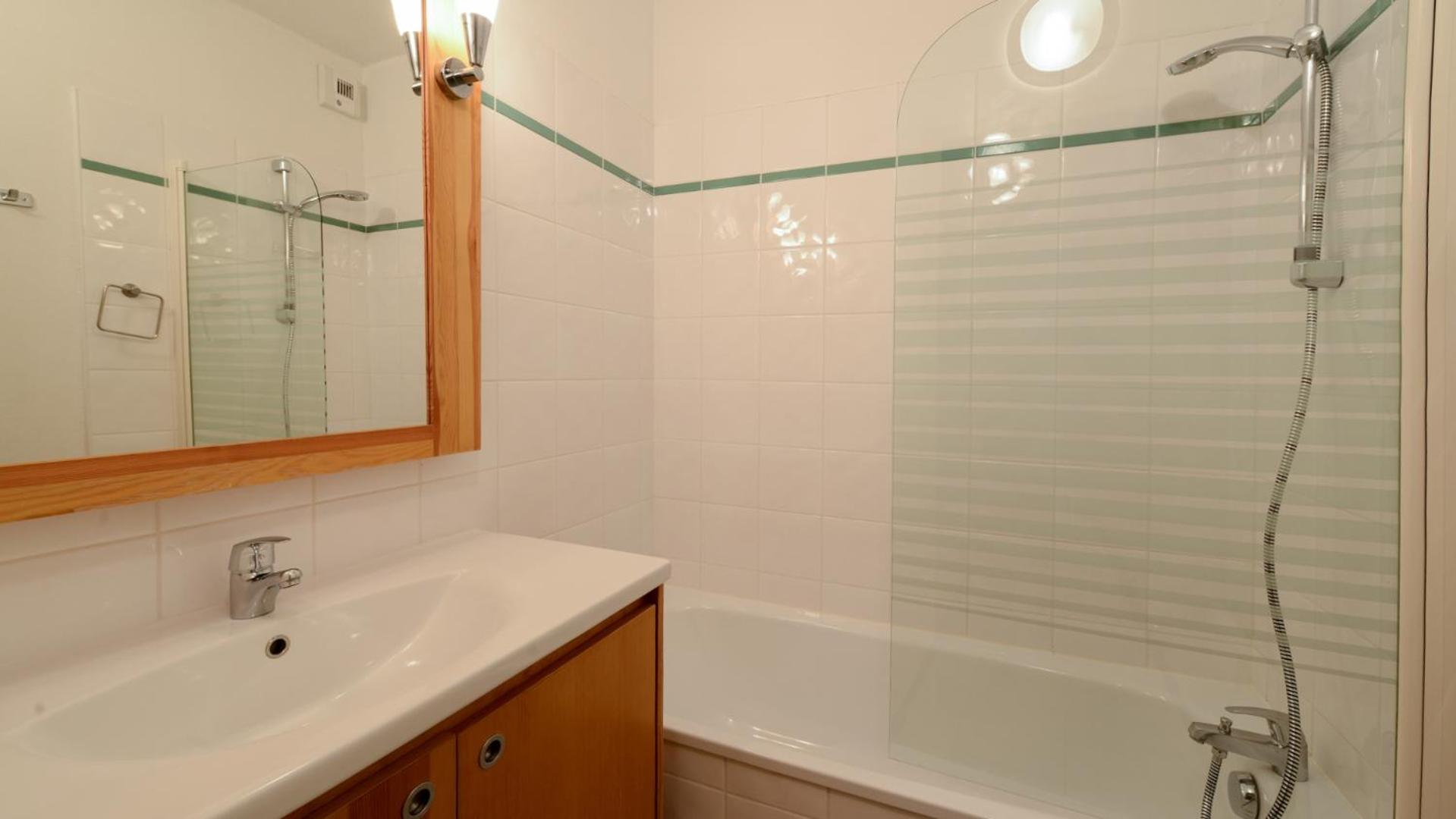 One-Bedroom Apartment (4 Adults) - Photo 8
