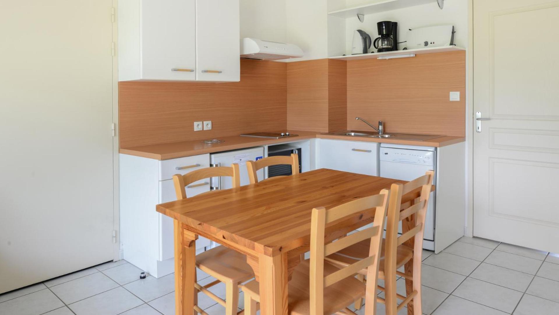 One-Bedroom Apartment (4 Adults) - Photo 3