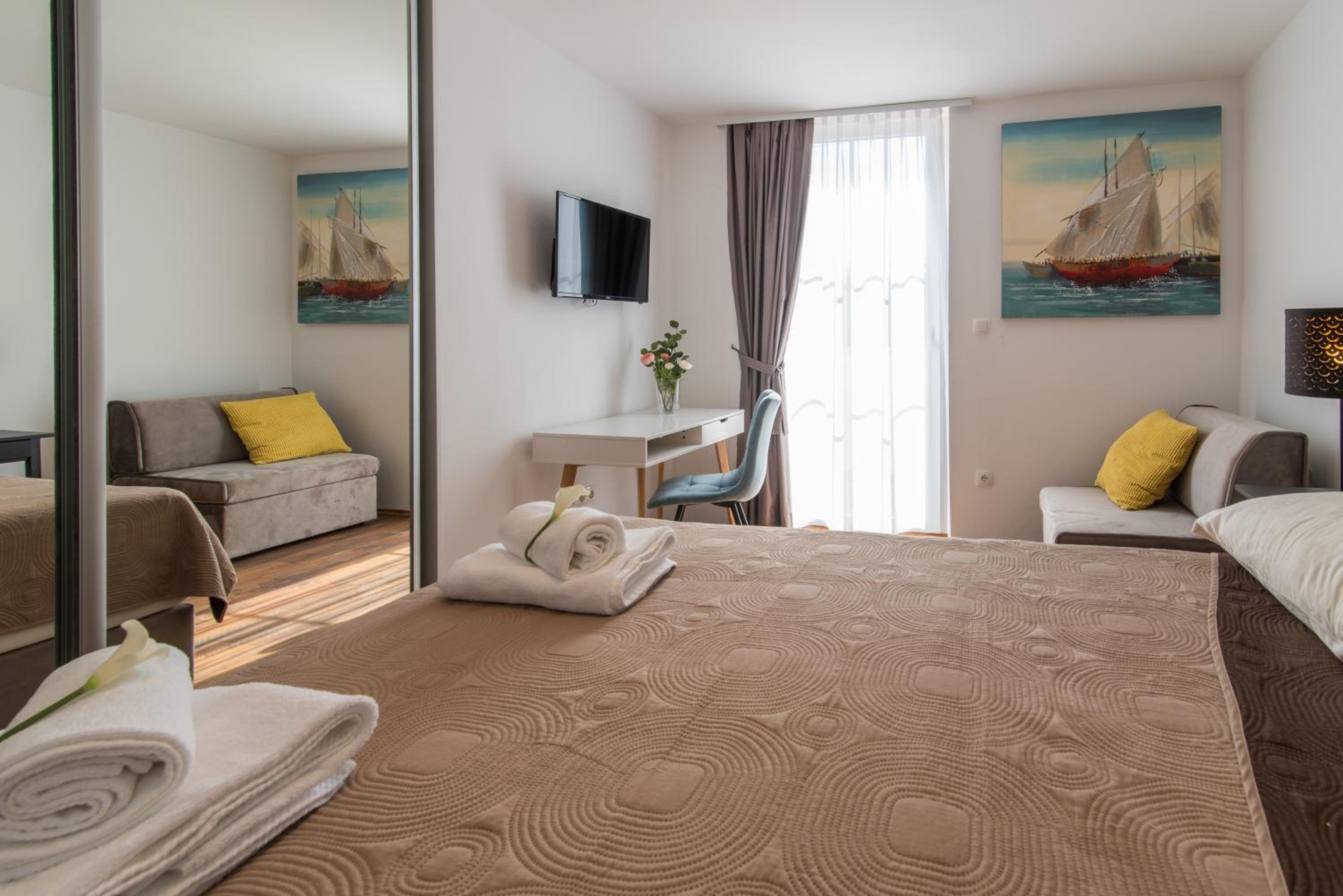 Triple Room with Balcony - Photo 5