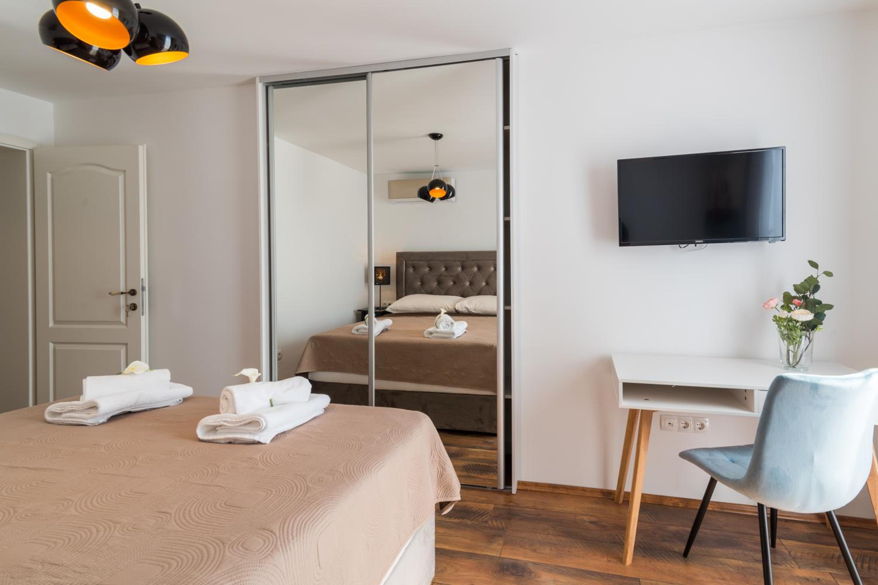 Triple Room with Balcony - Photo 6