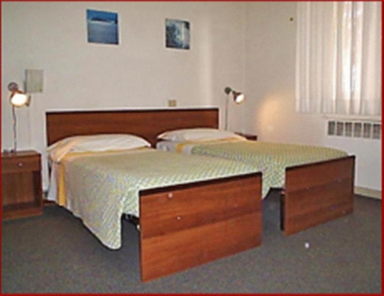Twin Room - Photo 1