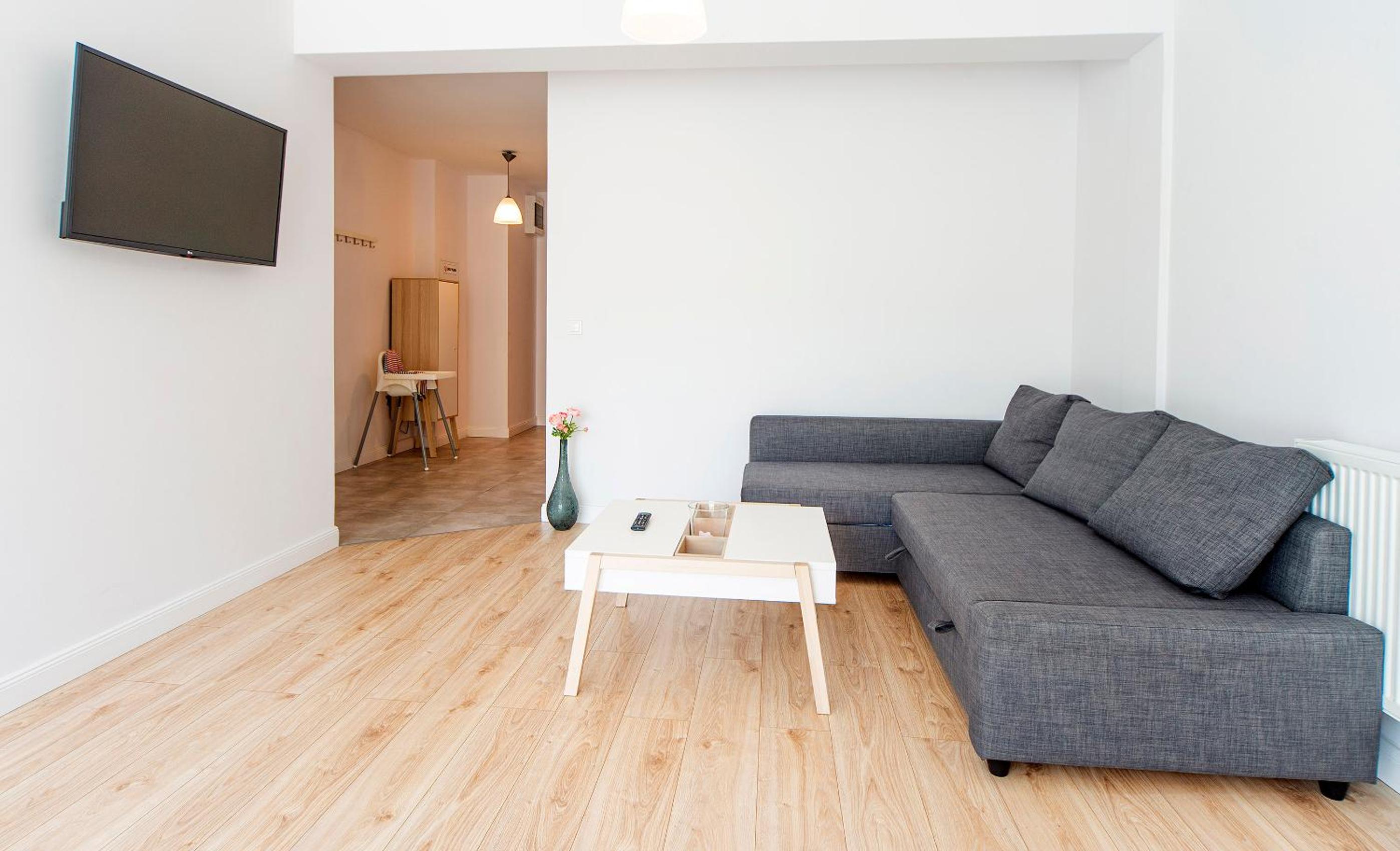 One-Bedroom Apartment photo 1