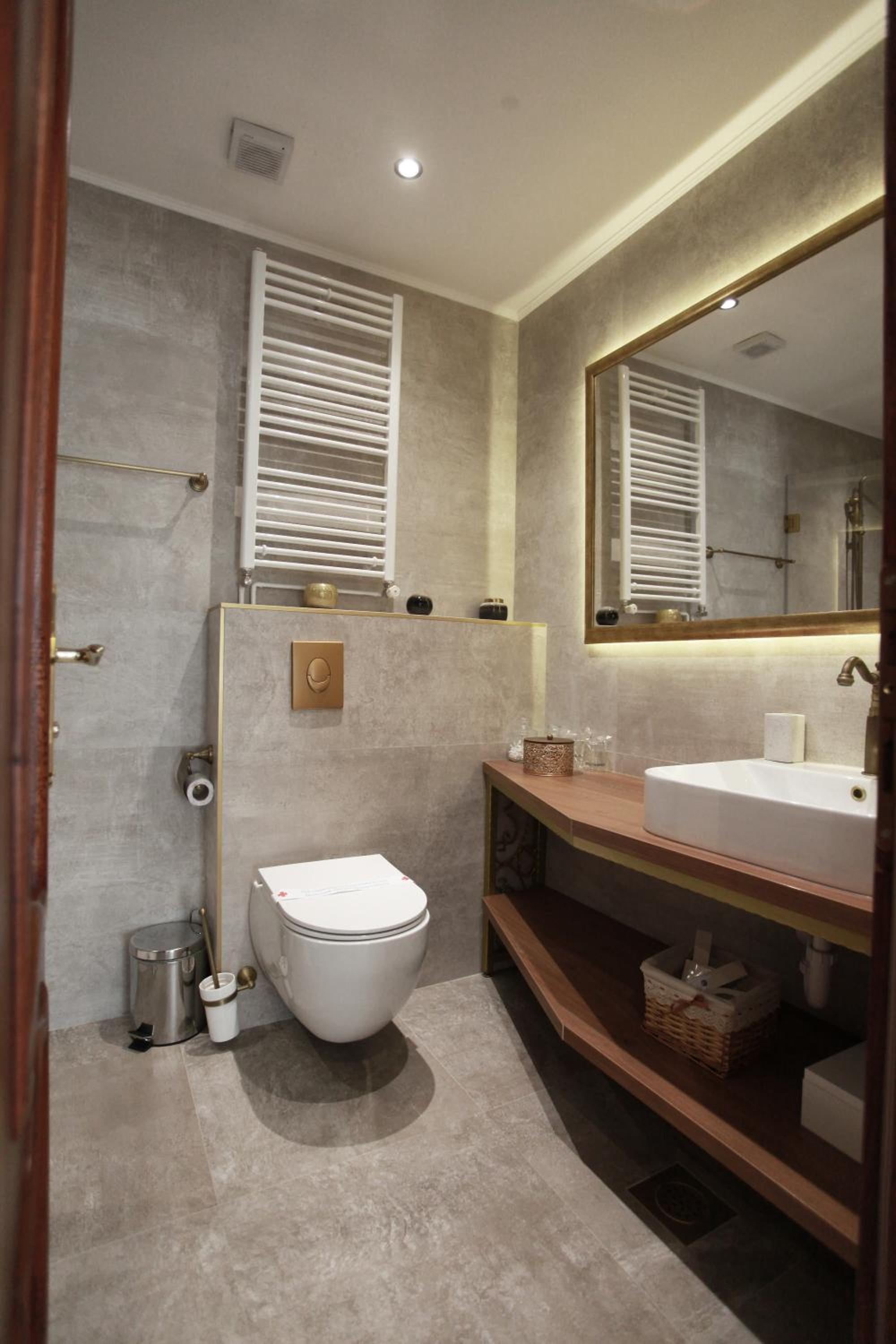 Suite with Spa Bath - Photo 17