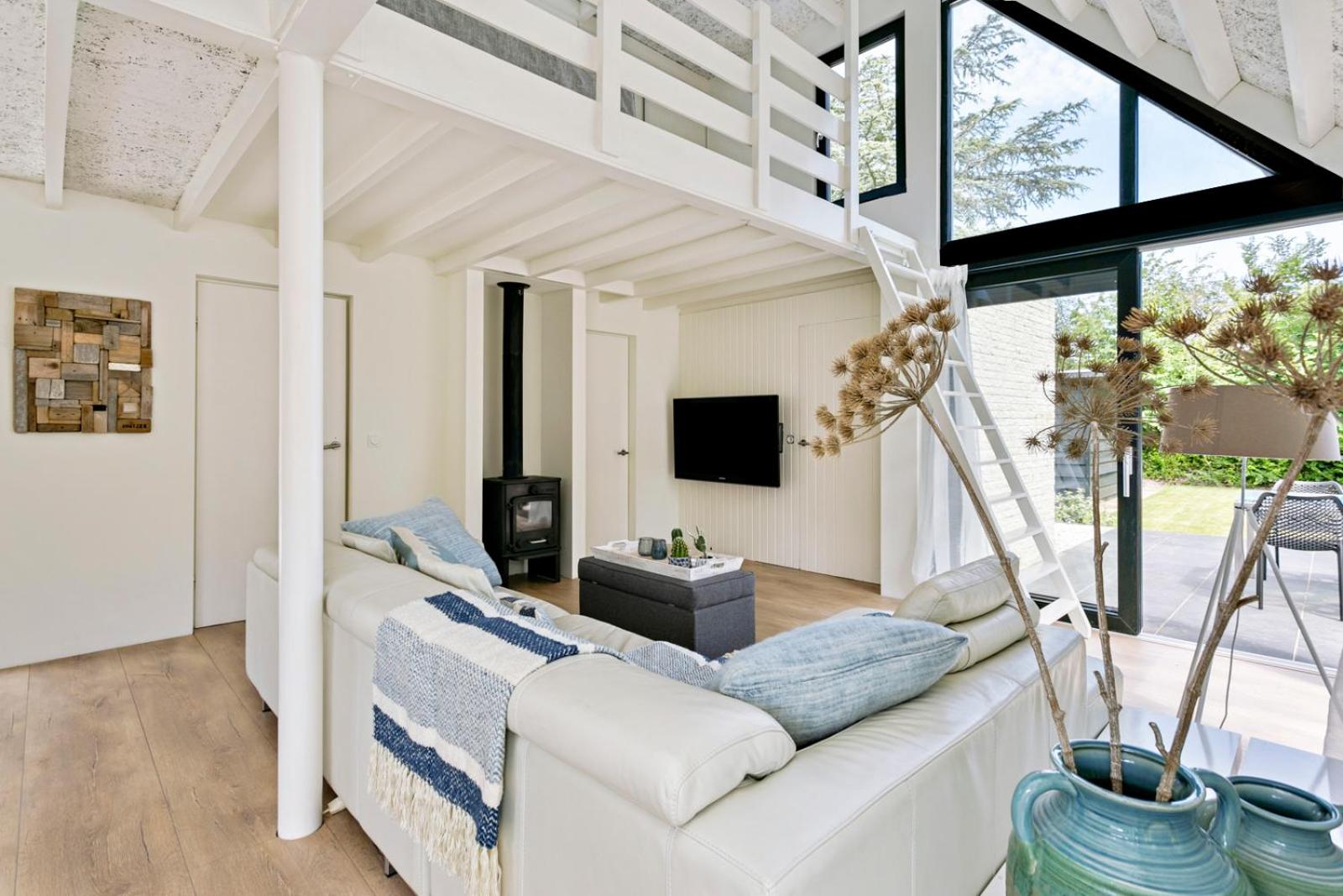Three-Bedroom House photo 3