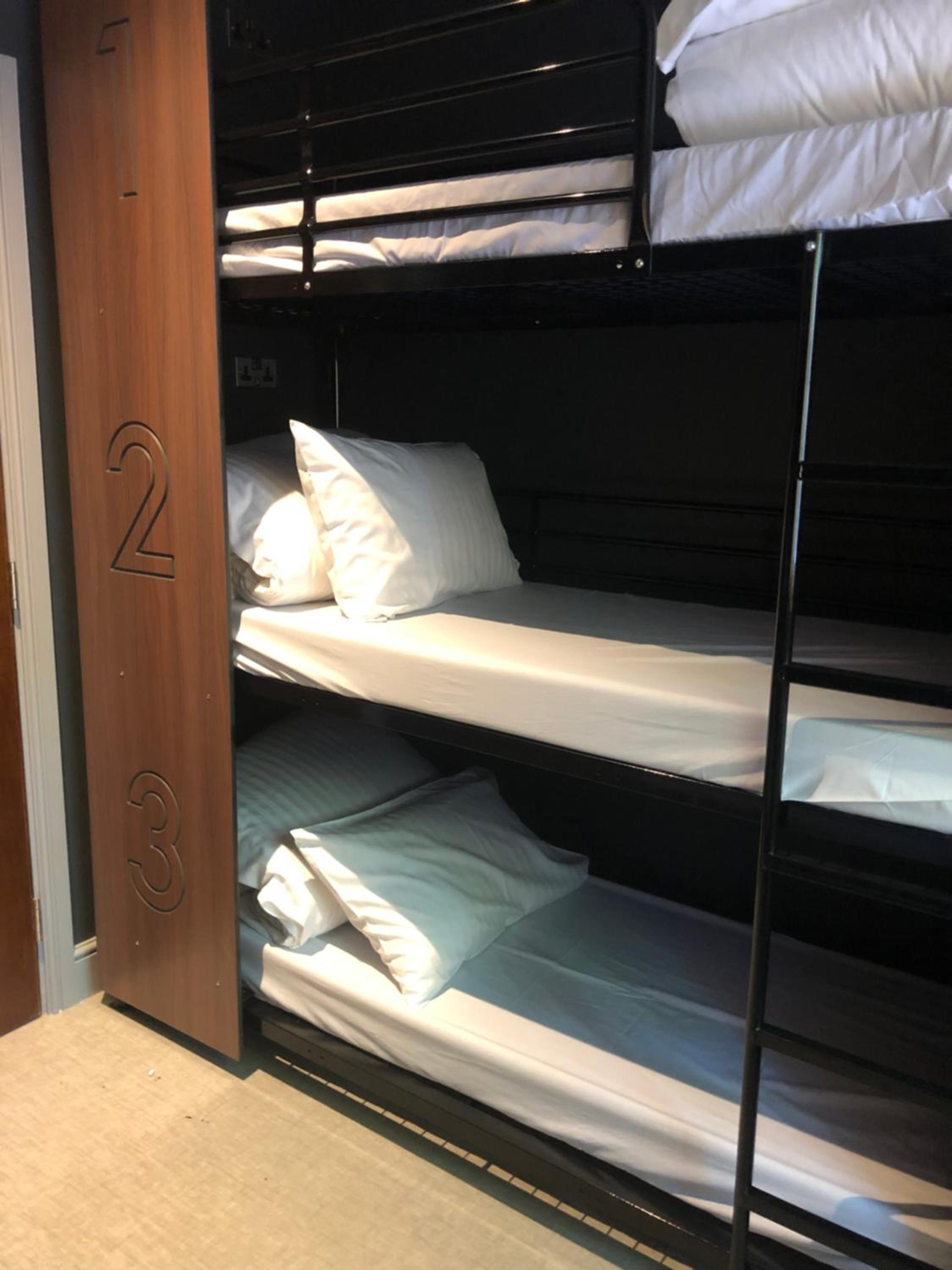 Bed in 18-Bed Mixed Dormitory Room with Shared Bathroom photo 1