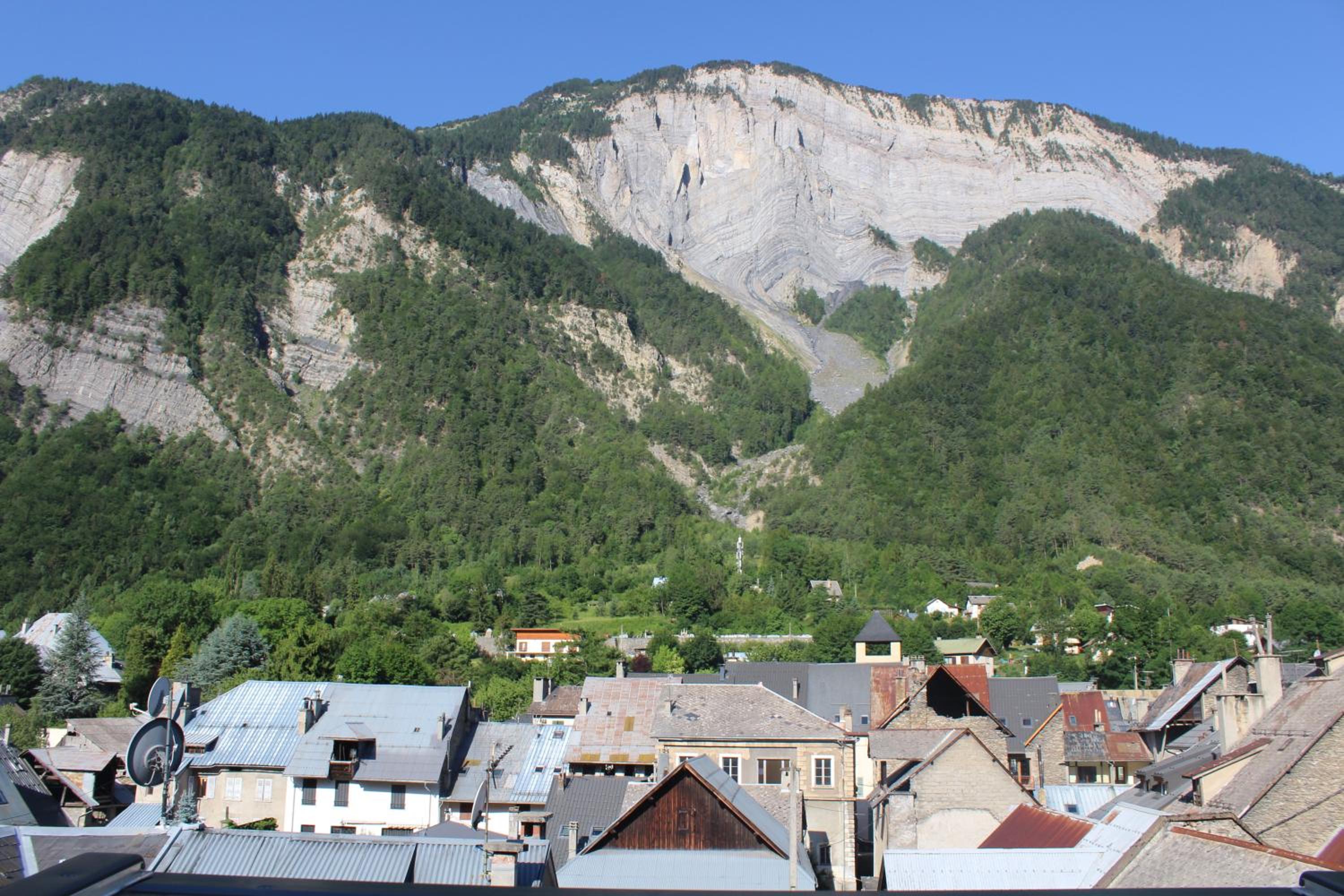Apartment with Mountain View photo 2