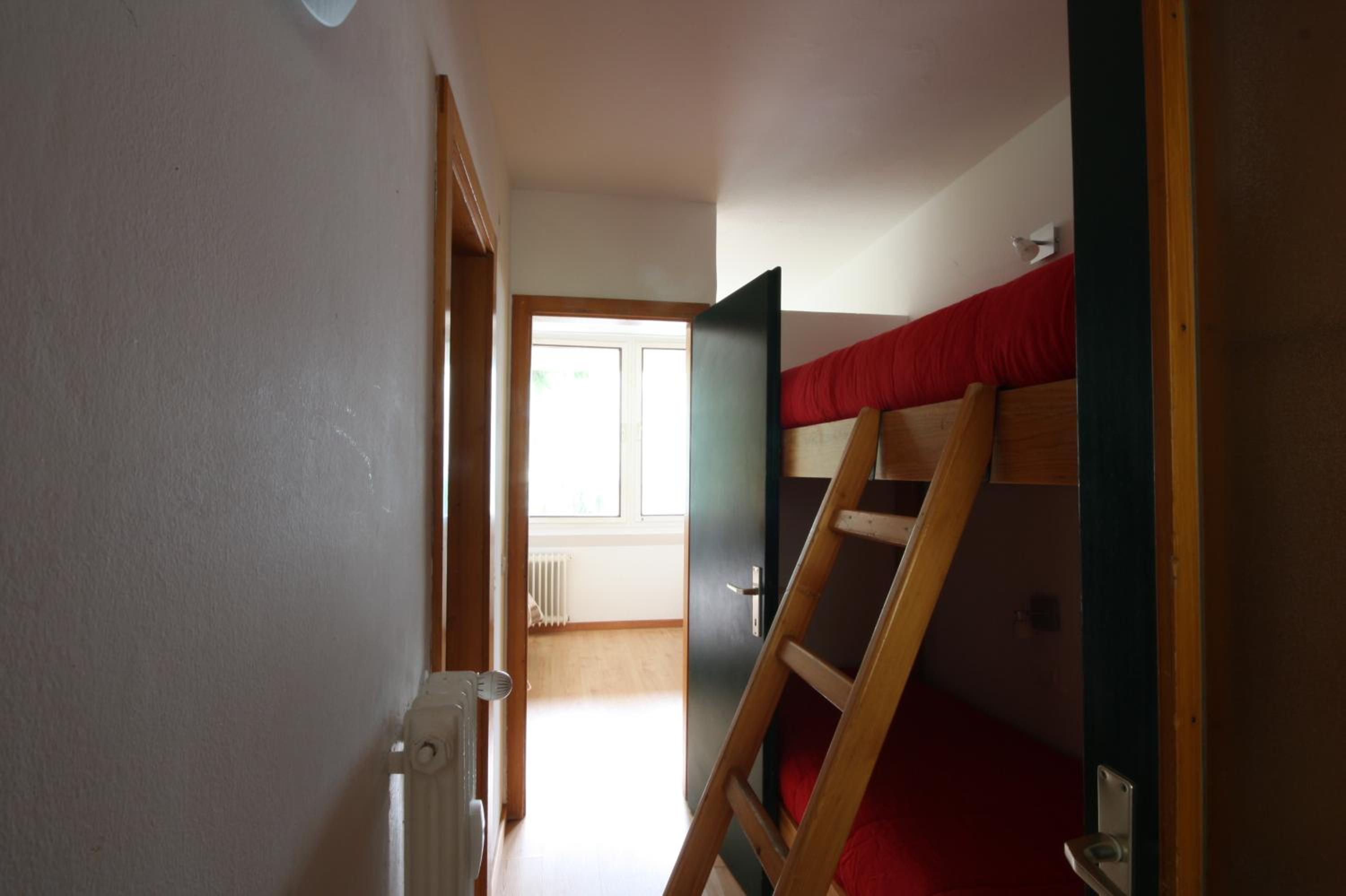 One-Bedroom Apartment (6 Adults) photo 2