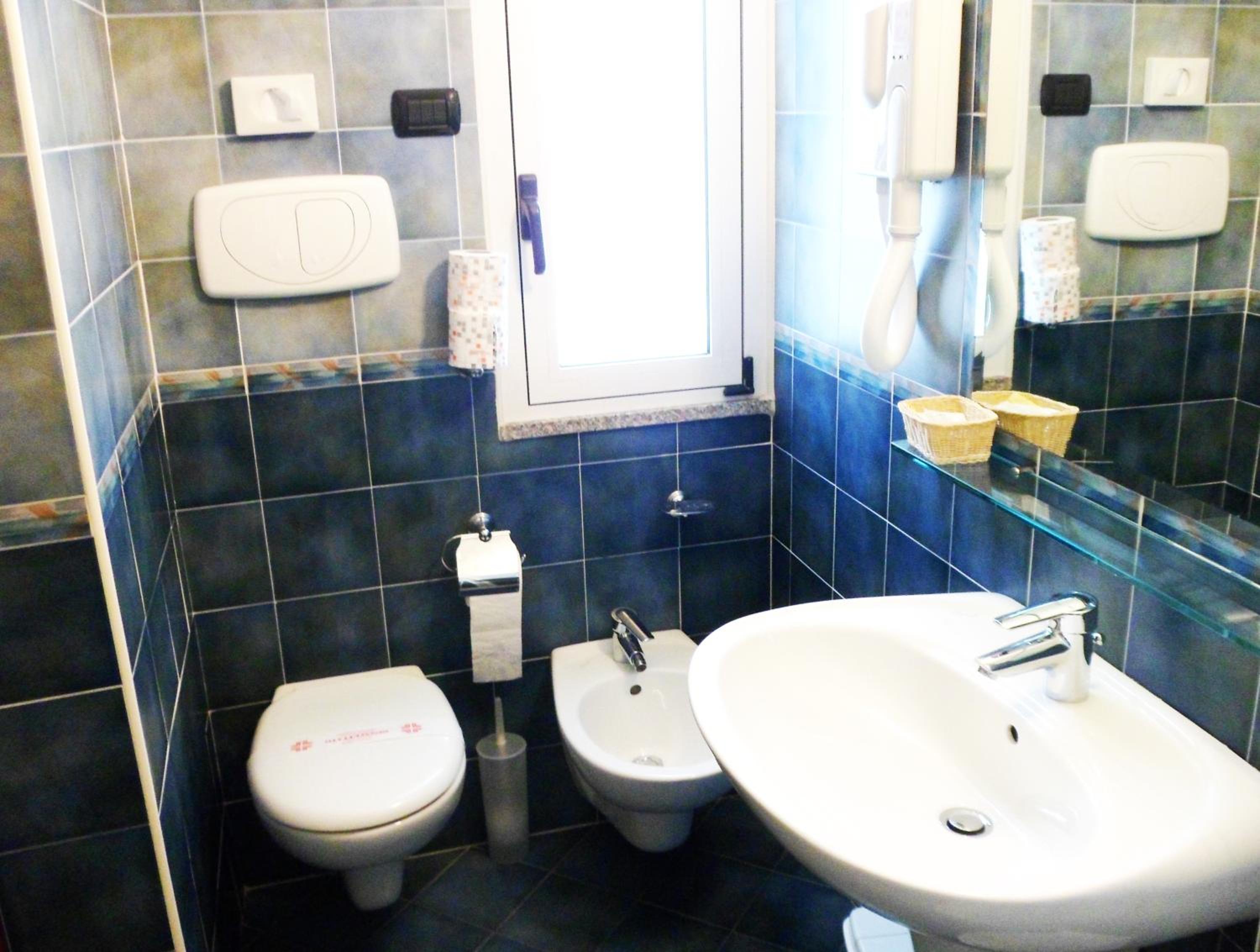 Double or Twin Room - Photo 17
