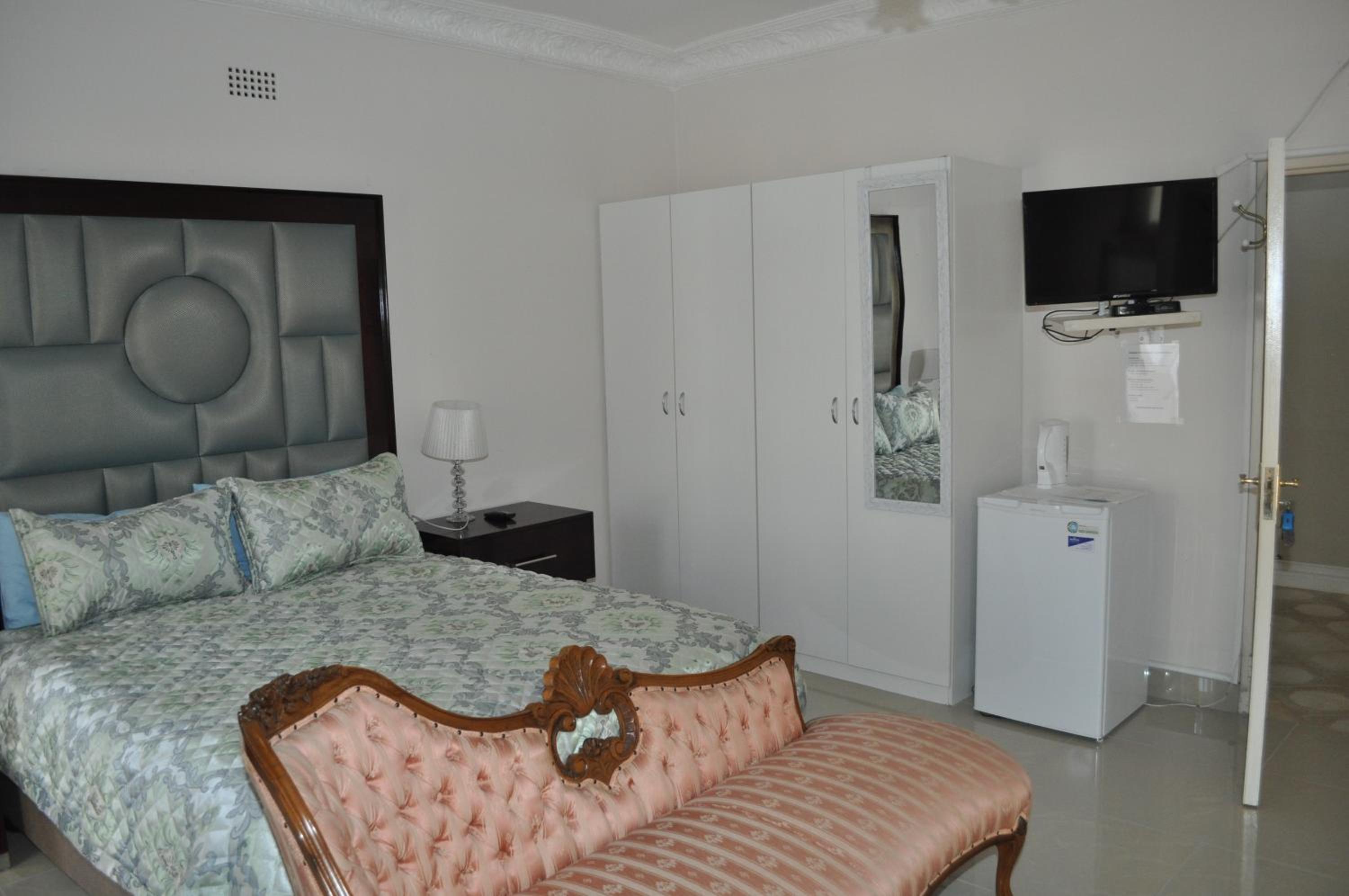 Large Double Room photo 1