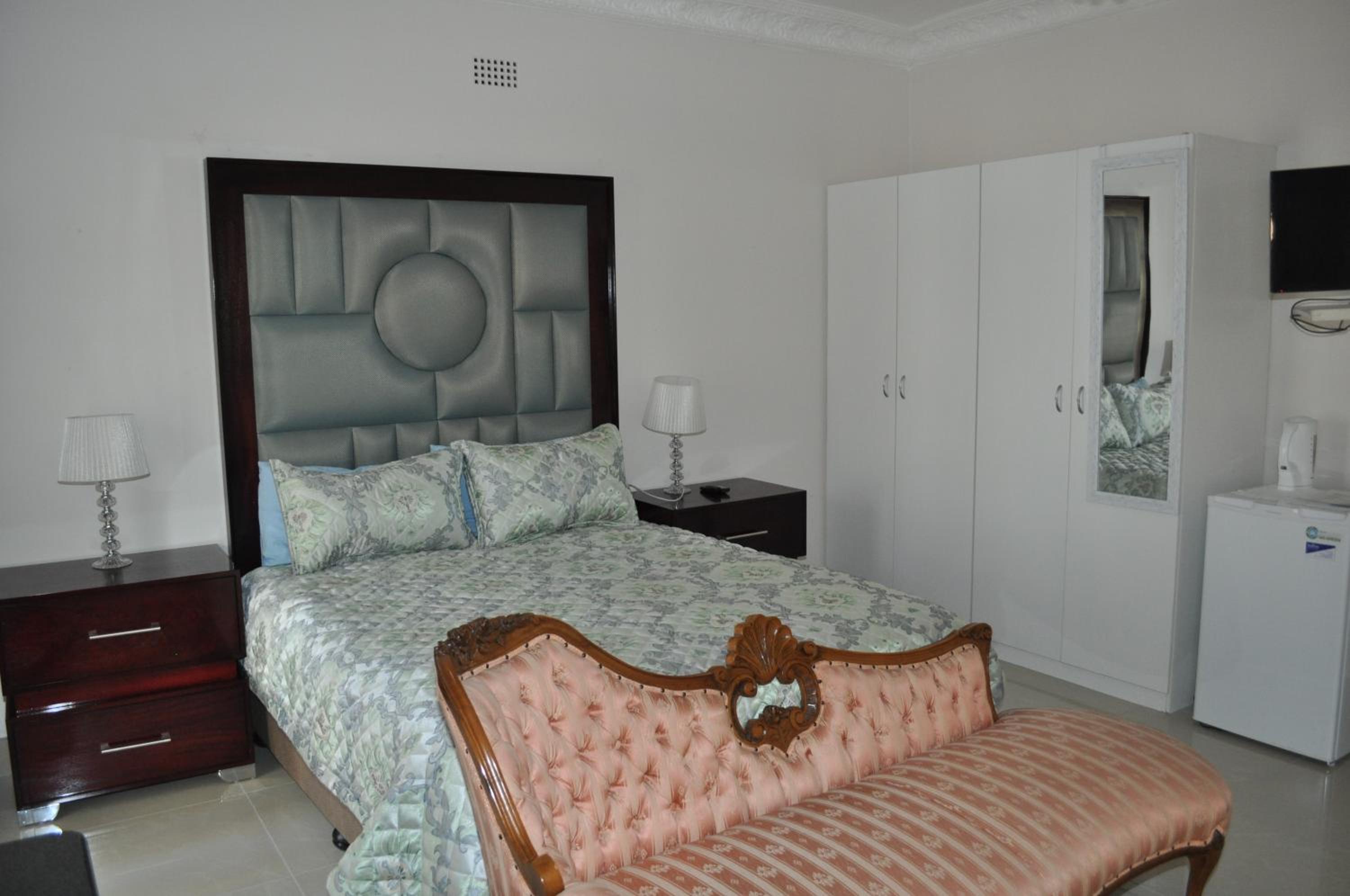 Large Double Room photo 3