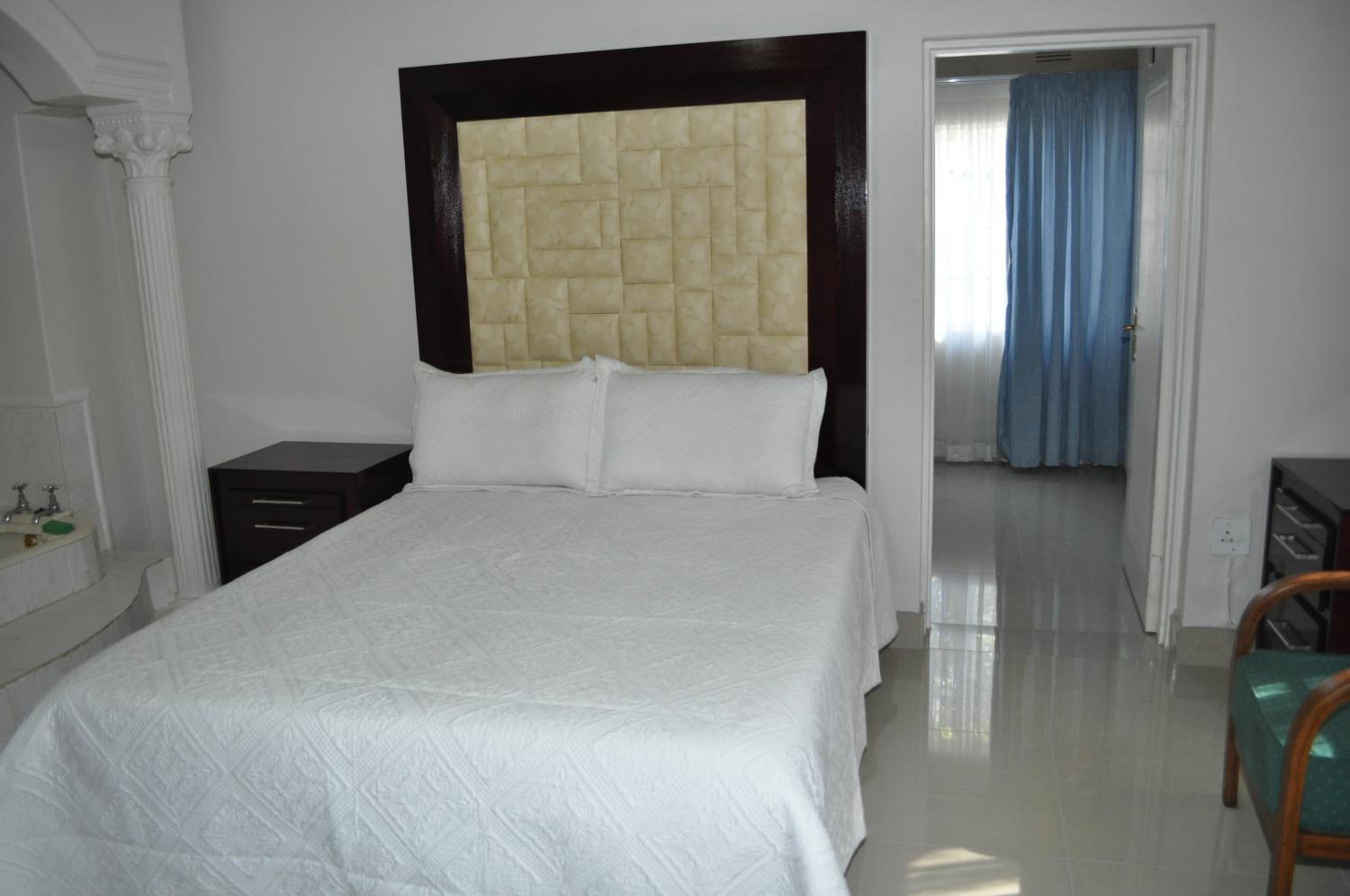 Double Room with Private Bathroom photo 1
