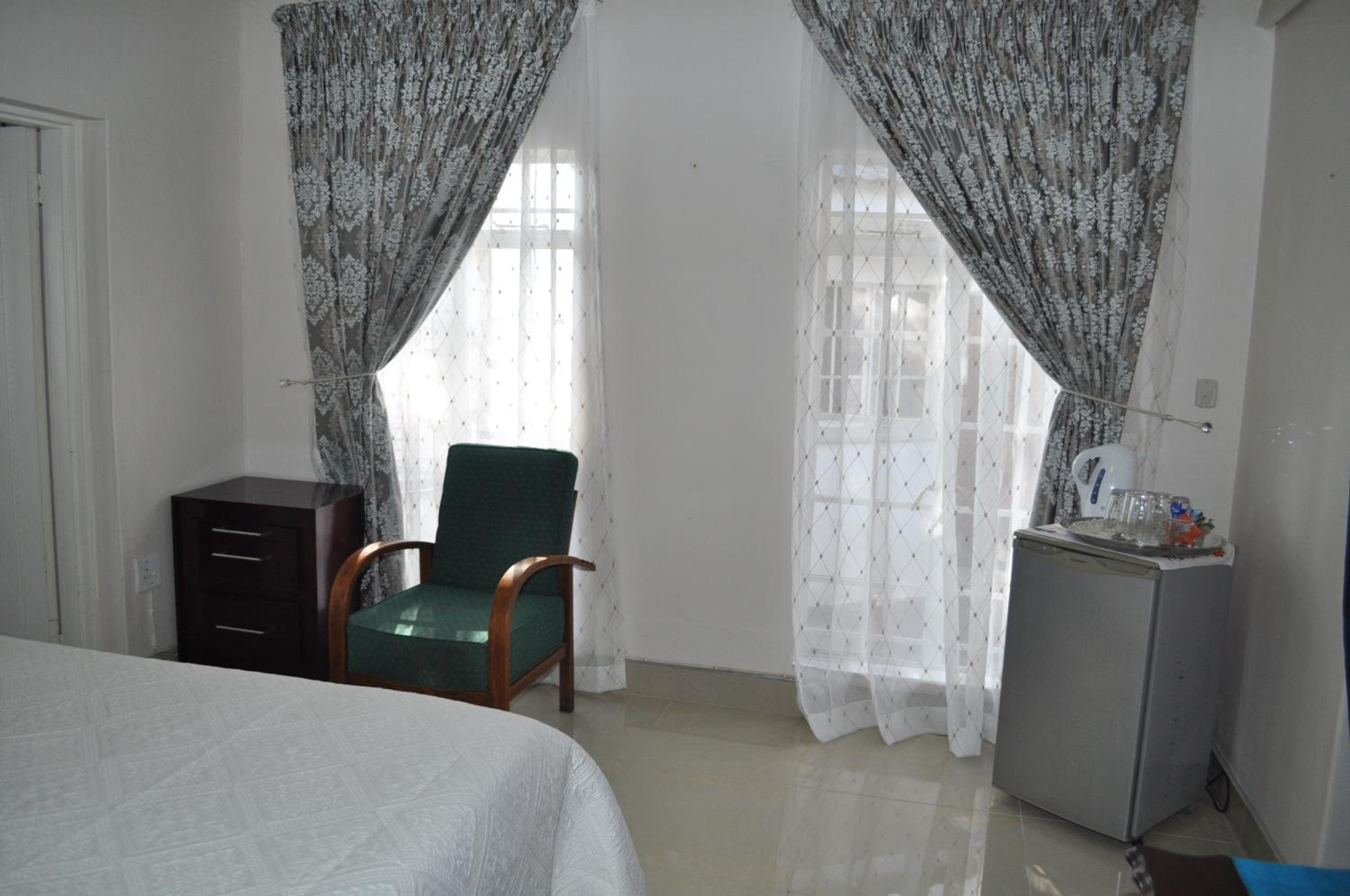 Double Room with Private Bathroom photo 2