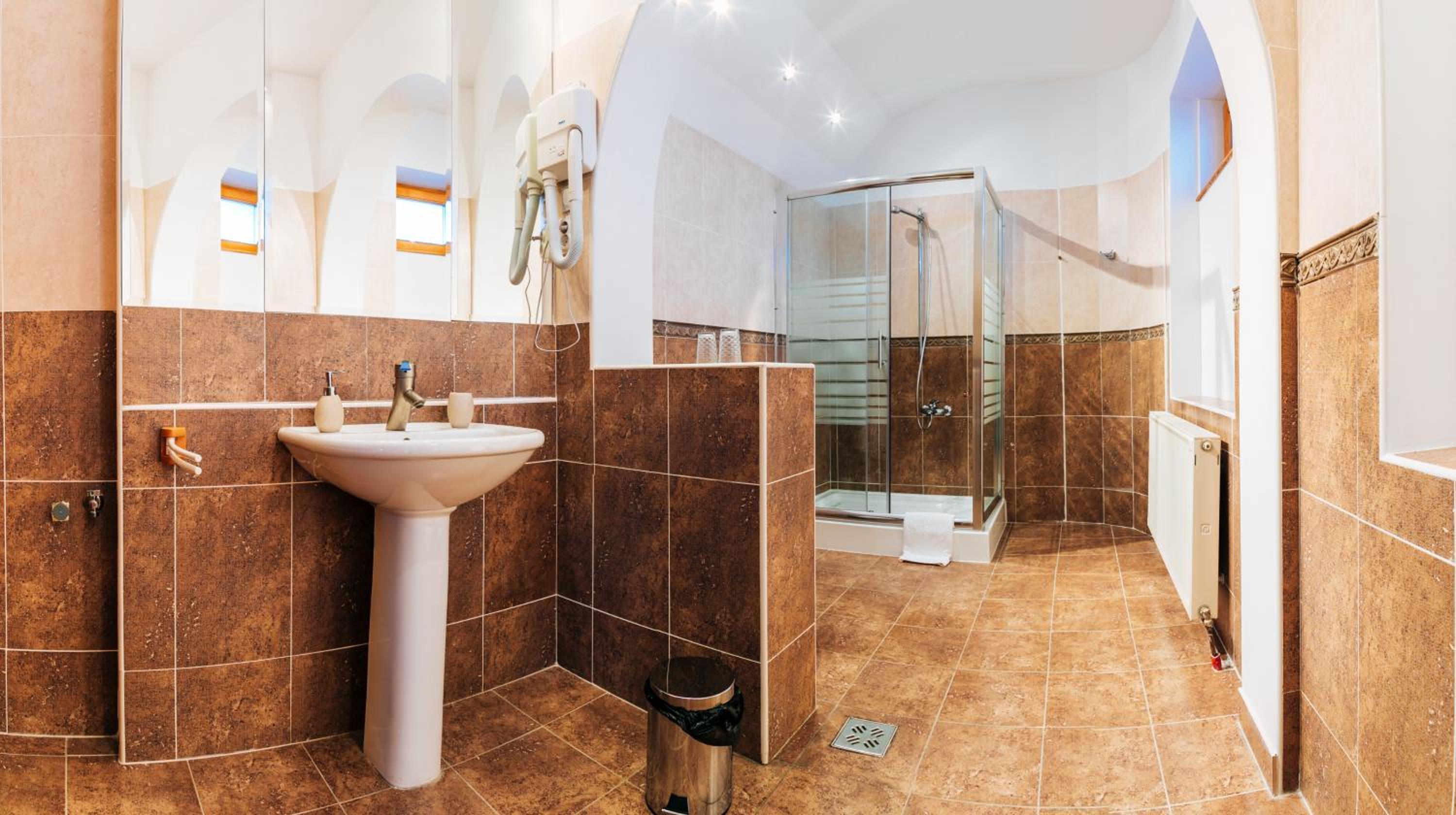 Large Double or Twin Room - Photo 6