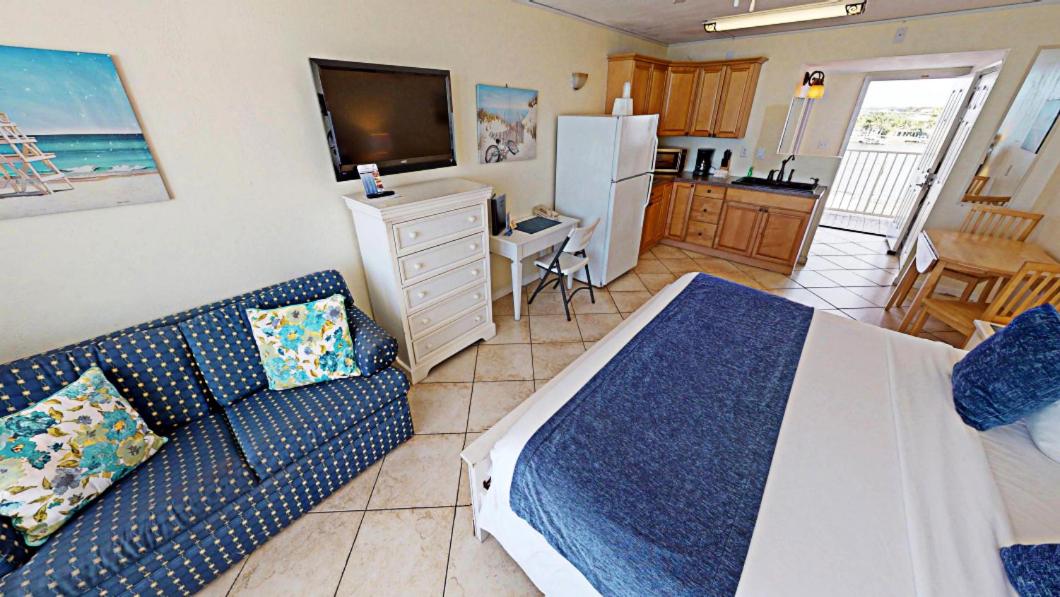 Standard King Ocean View - 517 - Photo 2