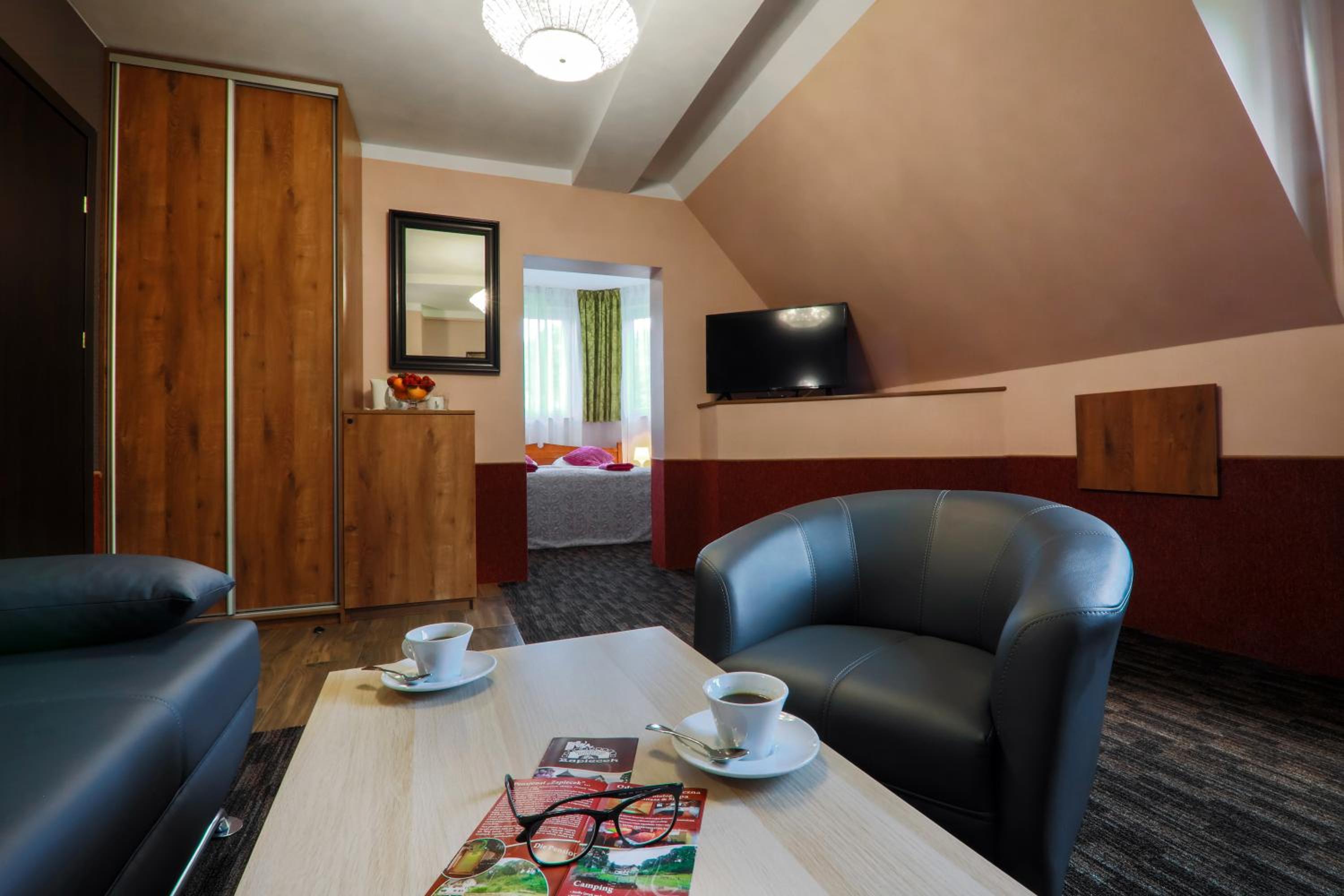 Queen Room photo 2