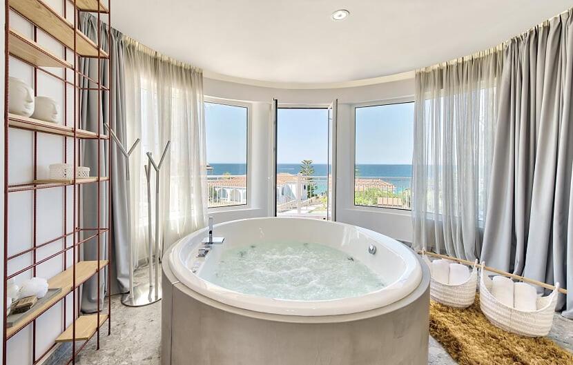 Superior Grand Suite with Spa Bath and Sea view  - Photo 11