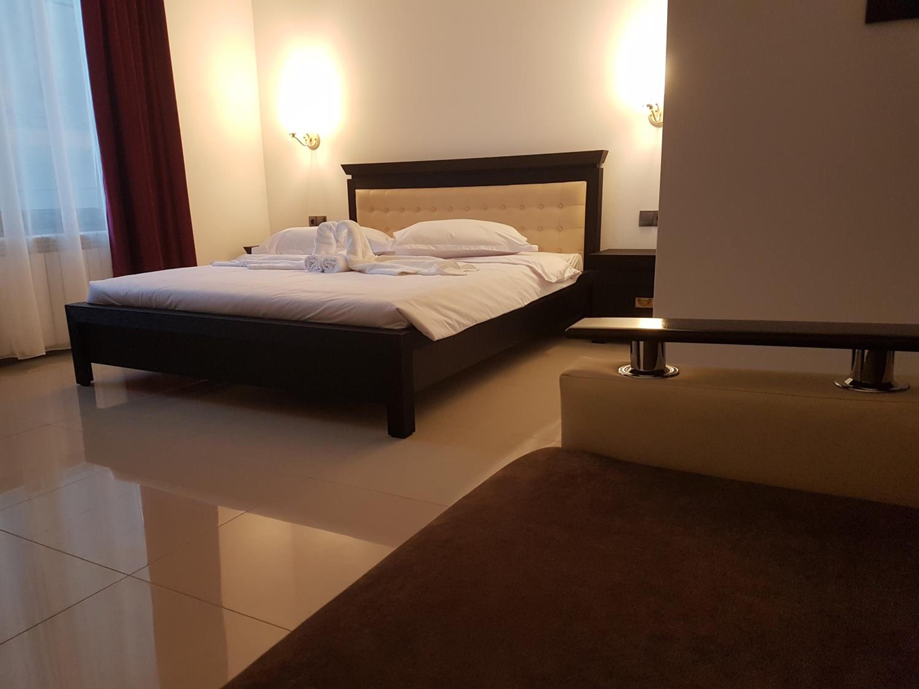 Double Room with Private Bathroom - Photo 21