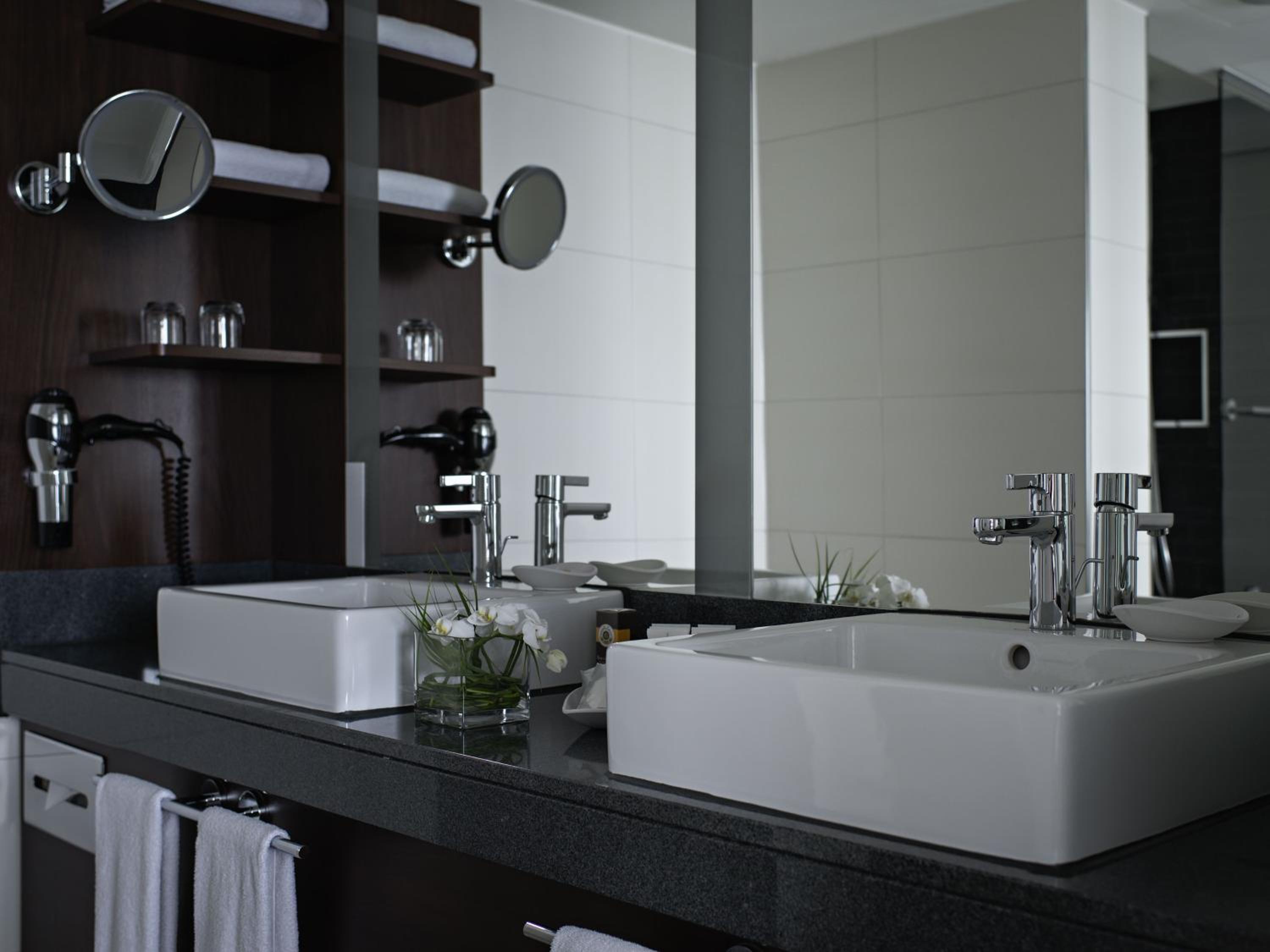 Deluxe King Suite - Photo 5