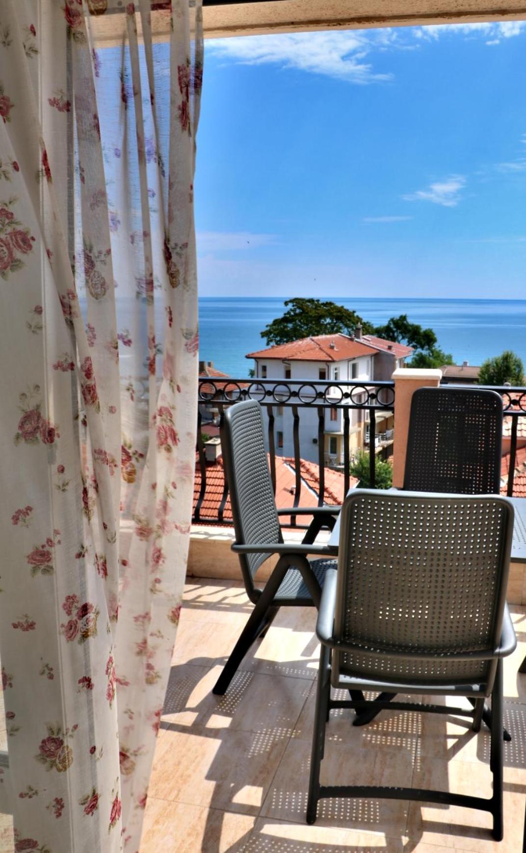 Three-Bedroom Apartment with Sea View photo 2