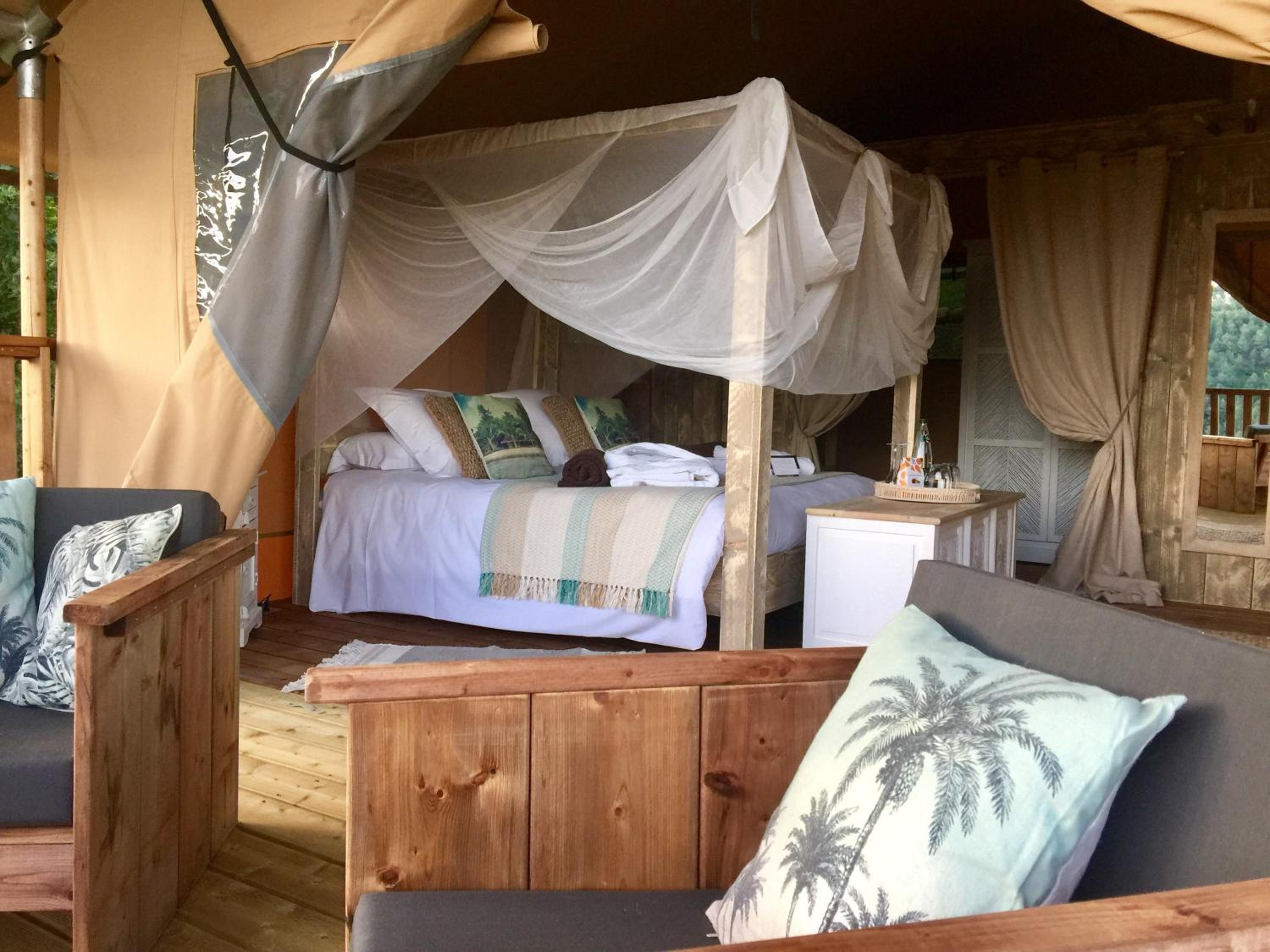 Tent - Photo 2