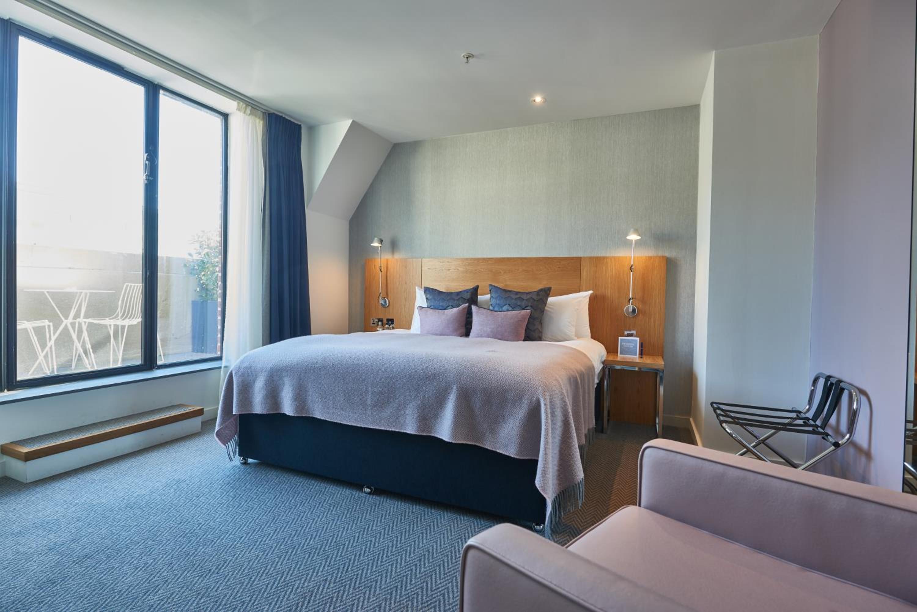 Deluxe King Room with Balcony