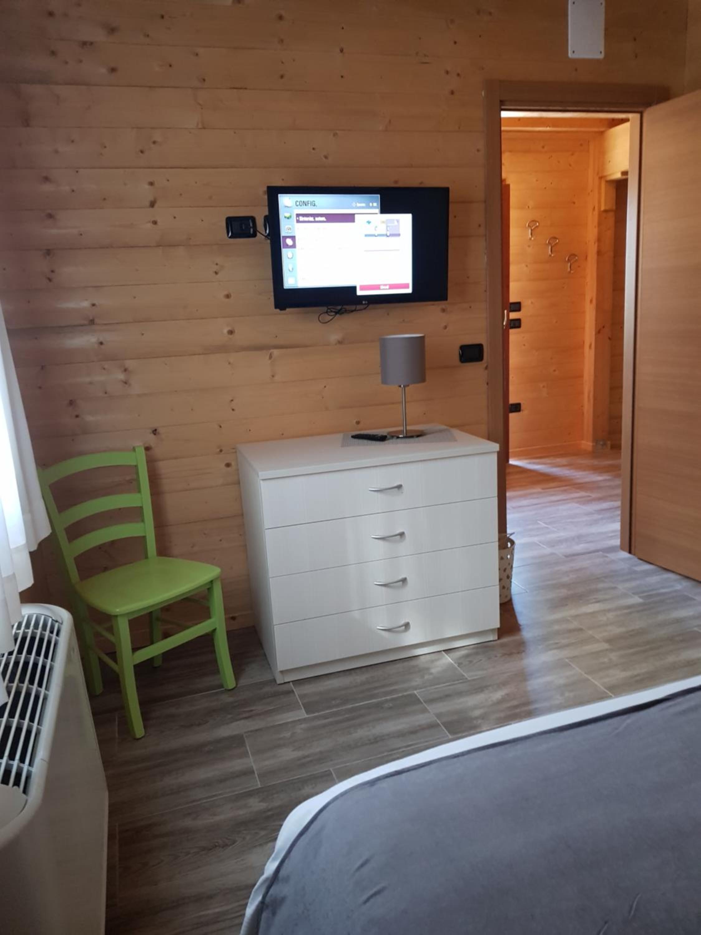 Apartment with Lake View - Photo 6