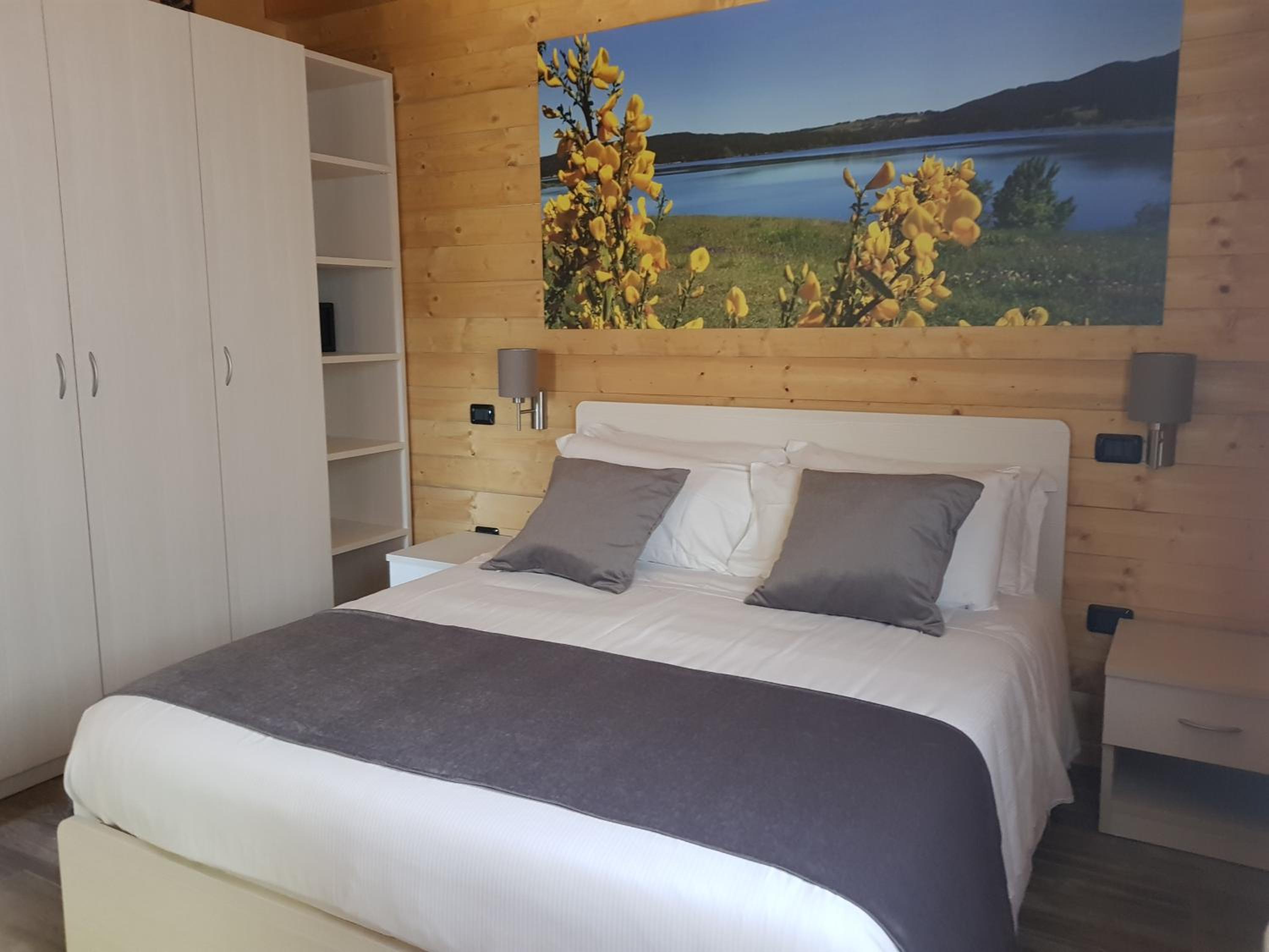 Apartment with Lake View - Photo 5