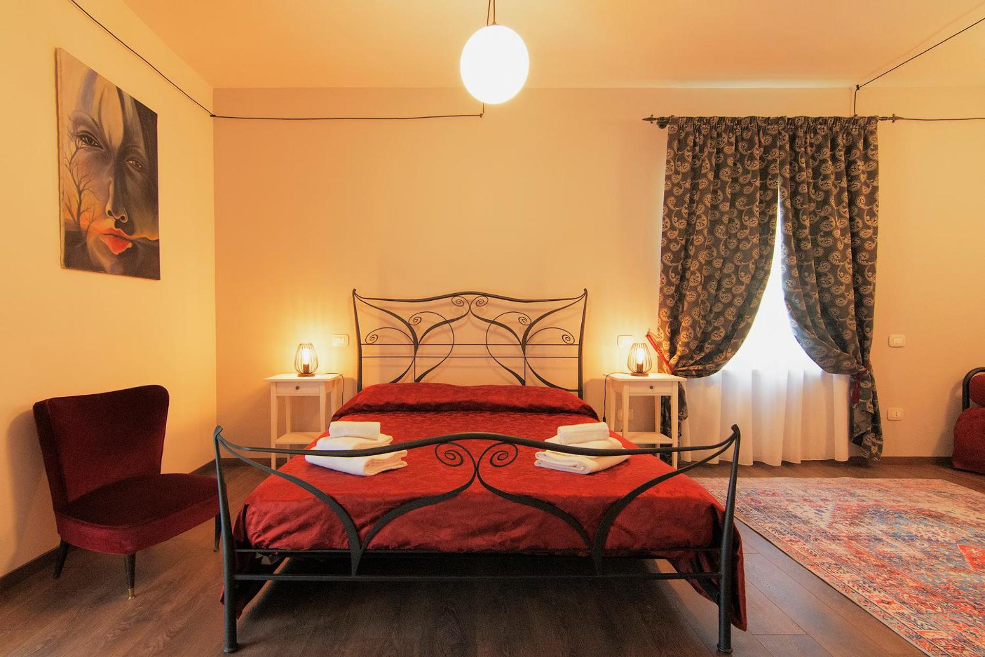 Deluxe Family Suite - Photo 14