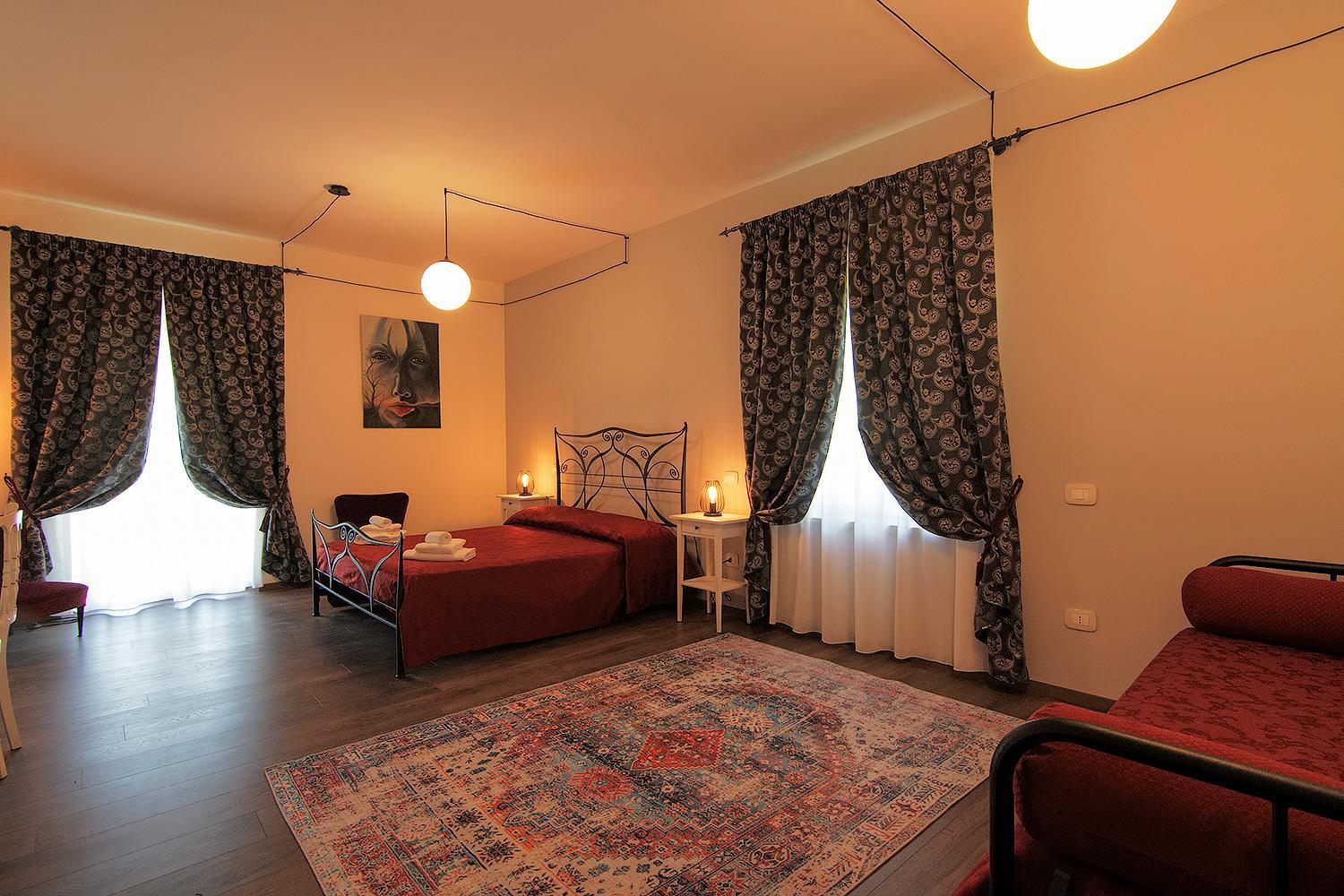 Deluxe Family Suite - Photo 13
