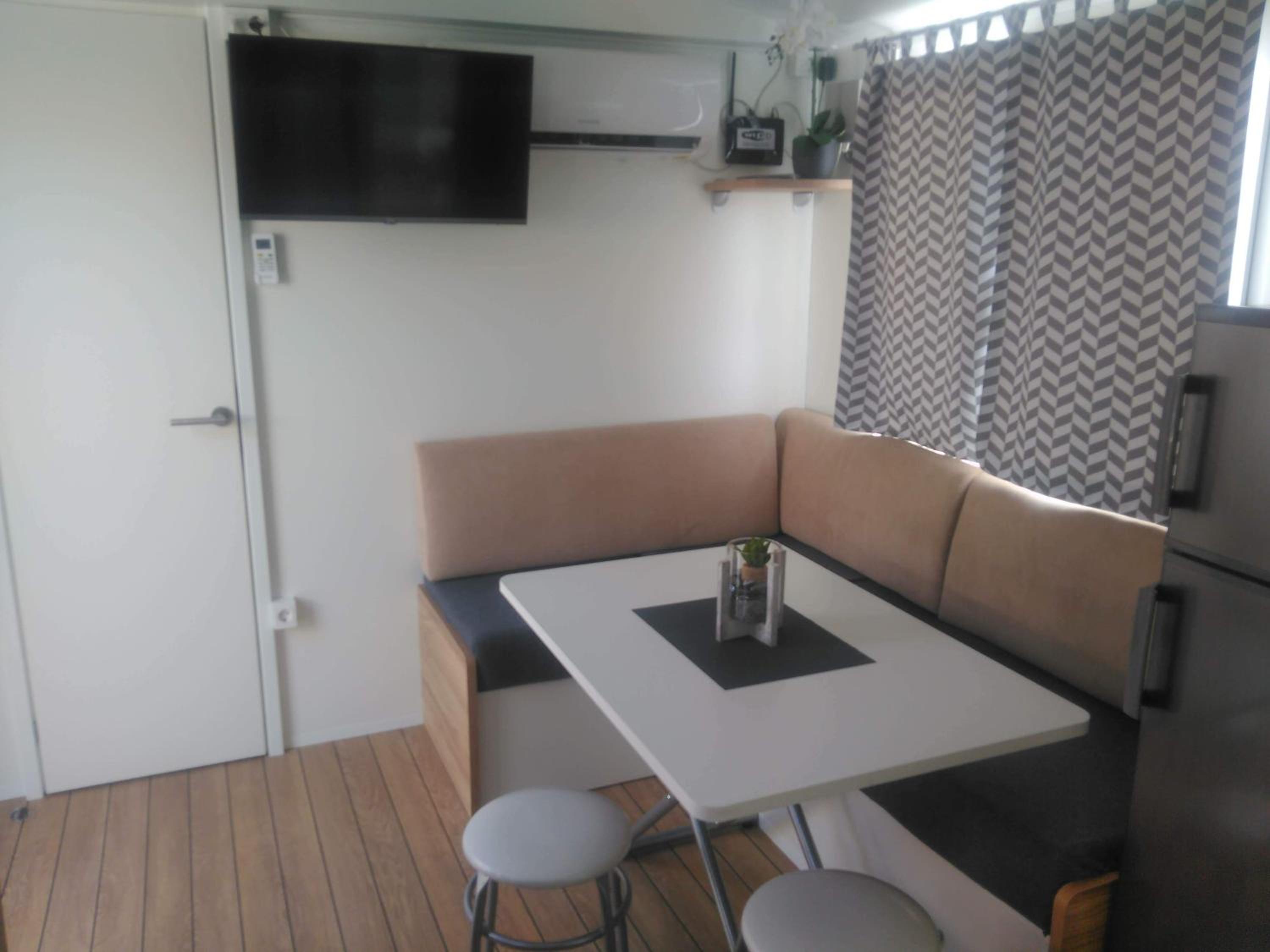 Two-Bedroom House - Photo 18