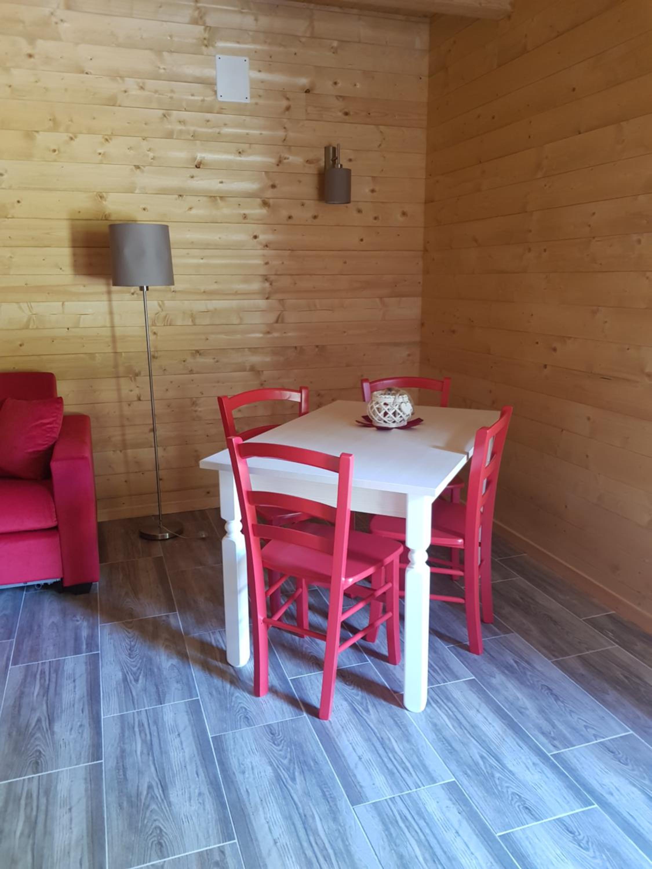 Apartment with Mountain View - Photo 4