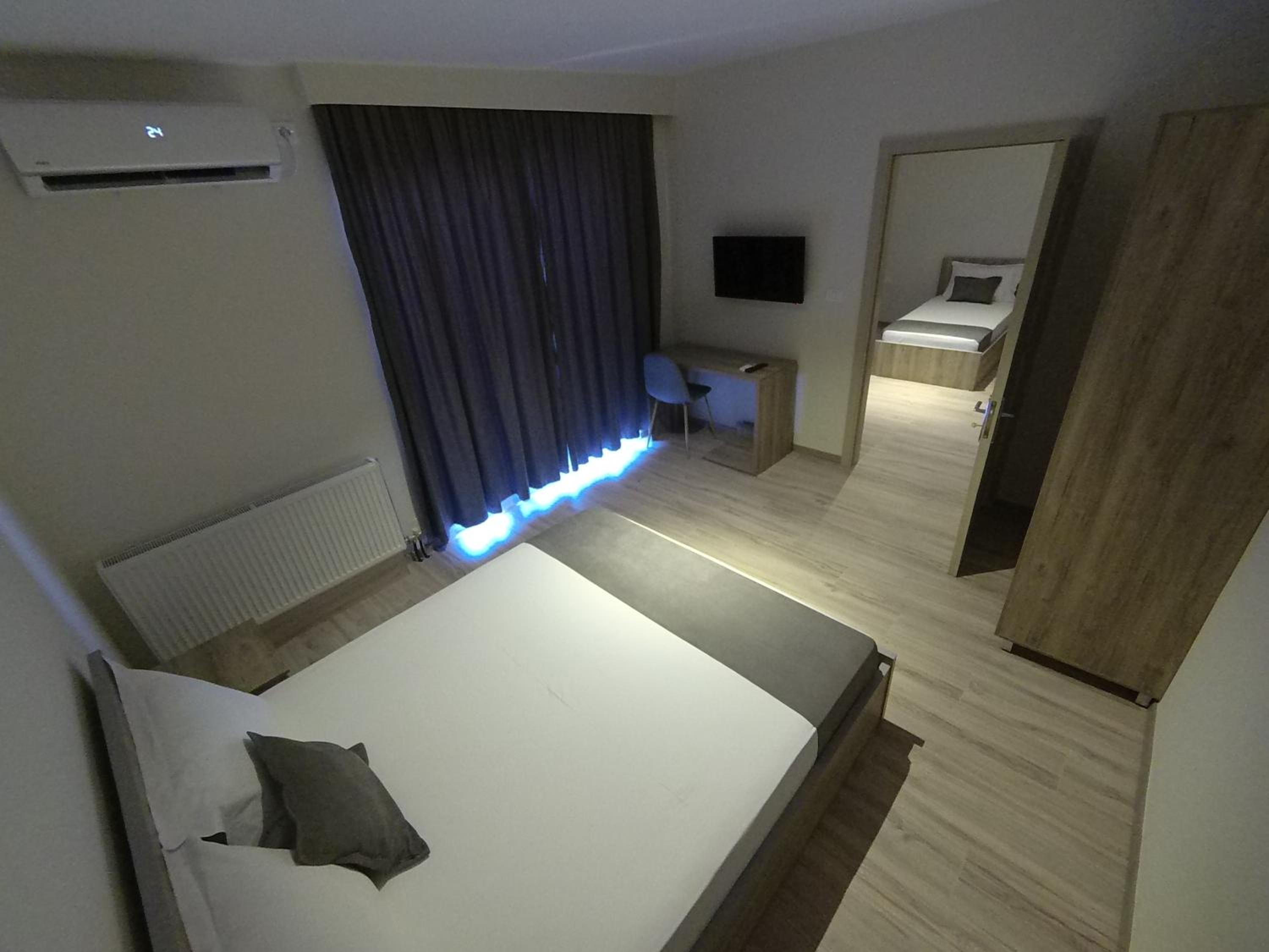 Deluxe Family Suite photo 1