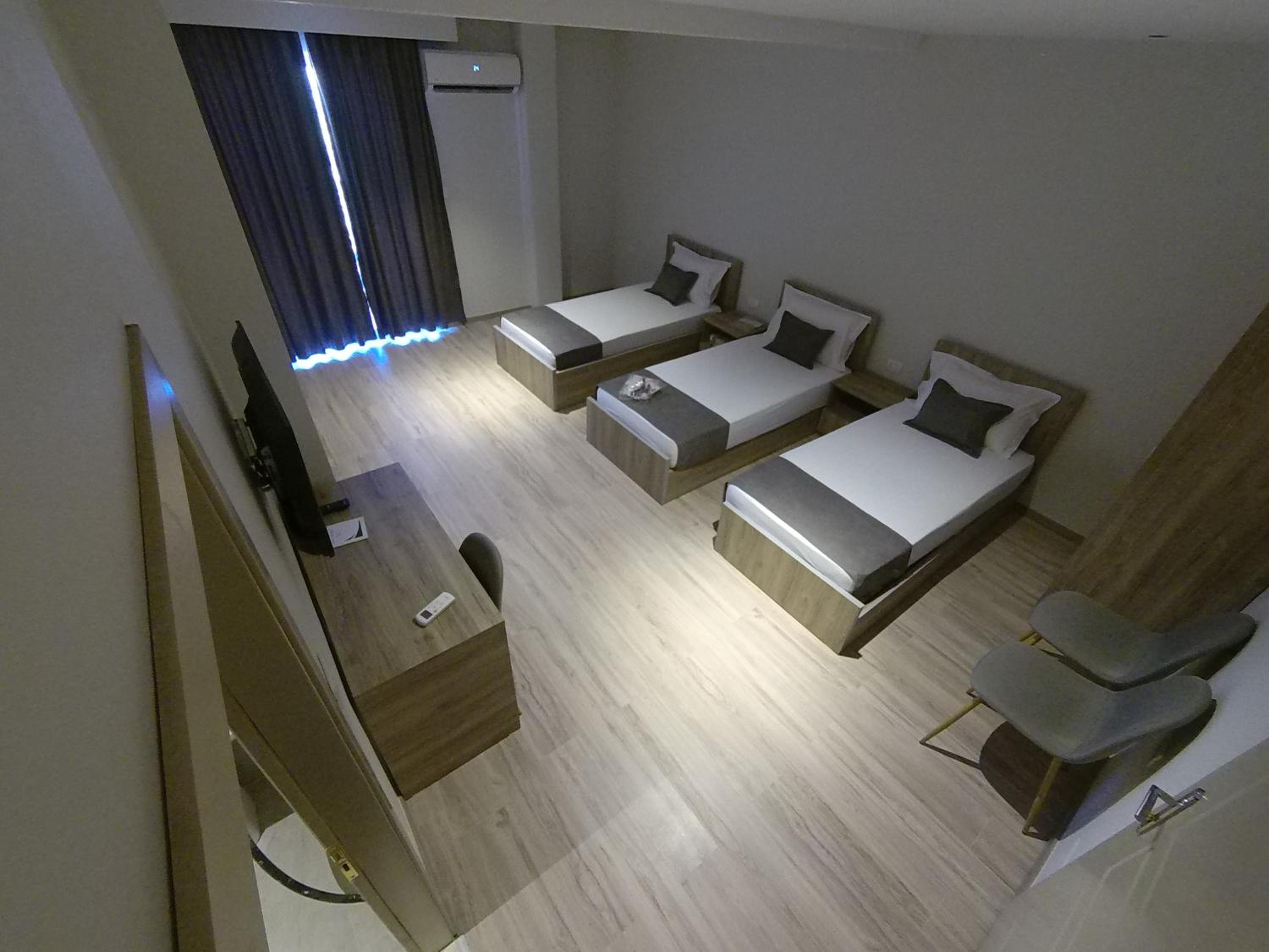 Deluxe Family Suite photo 2